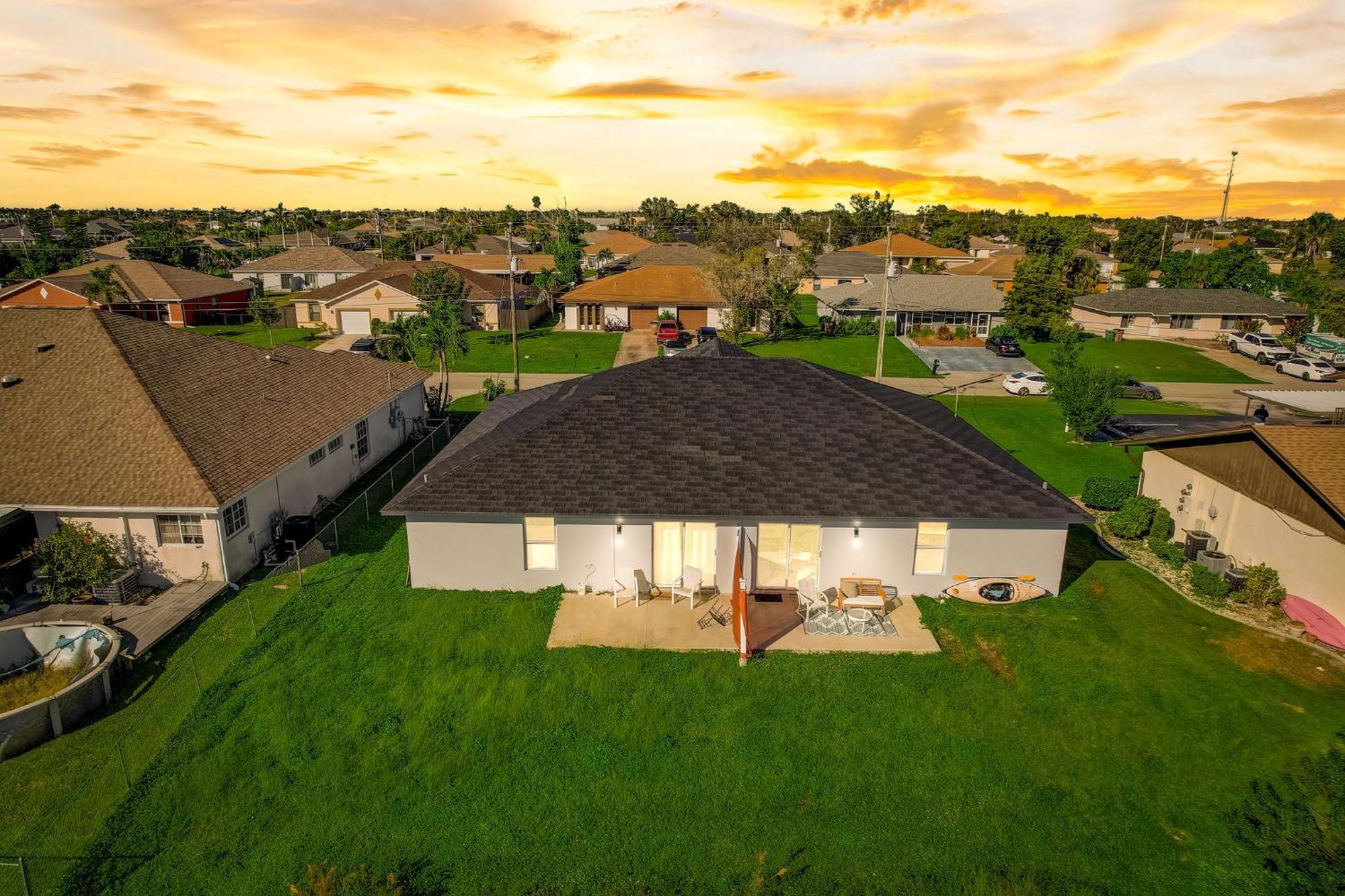 Peaceful 3 Bed Waterfront * Cape Coral