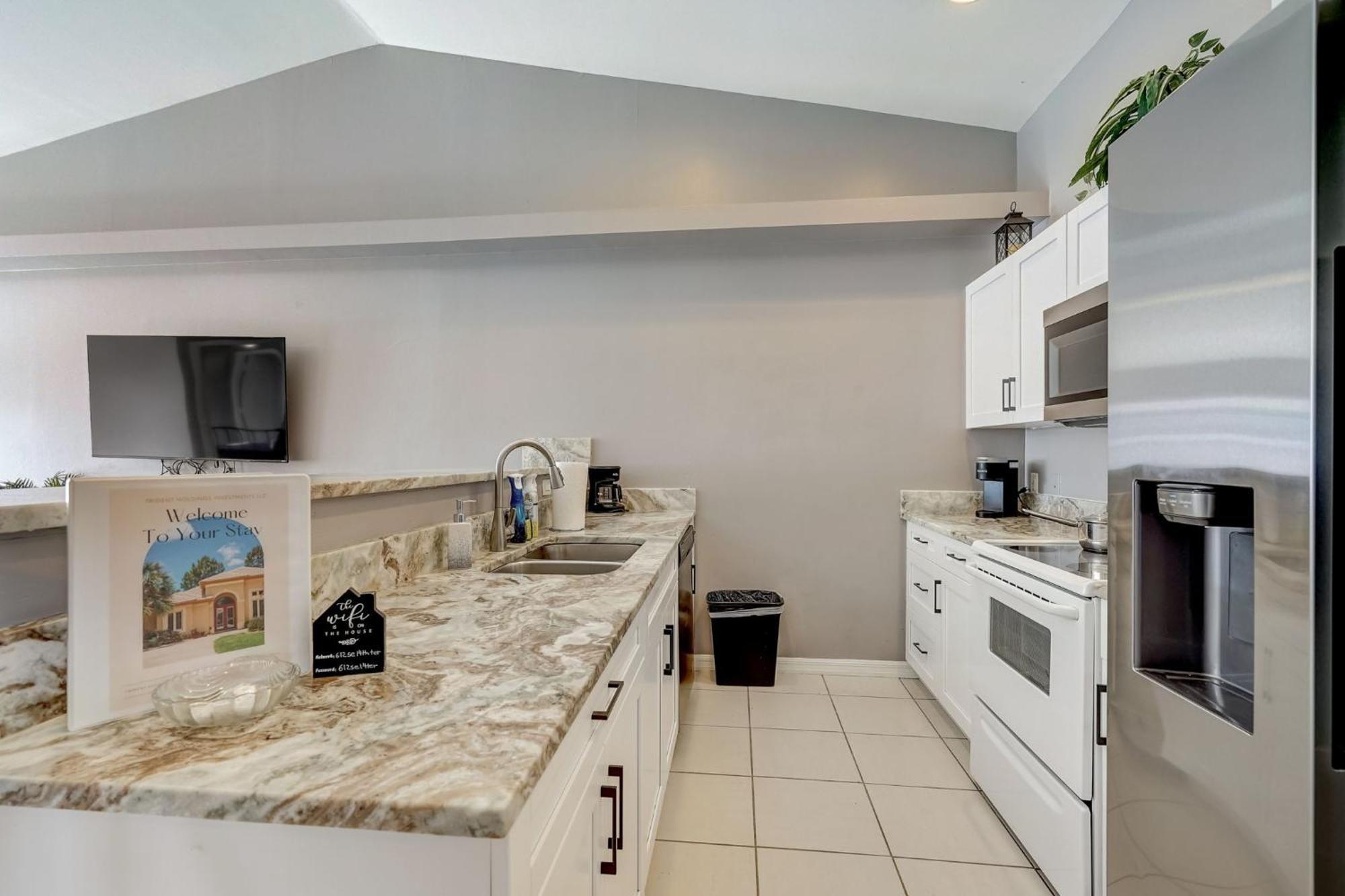 Peaceful 3 Bed Waterfront * Cape Coral