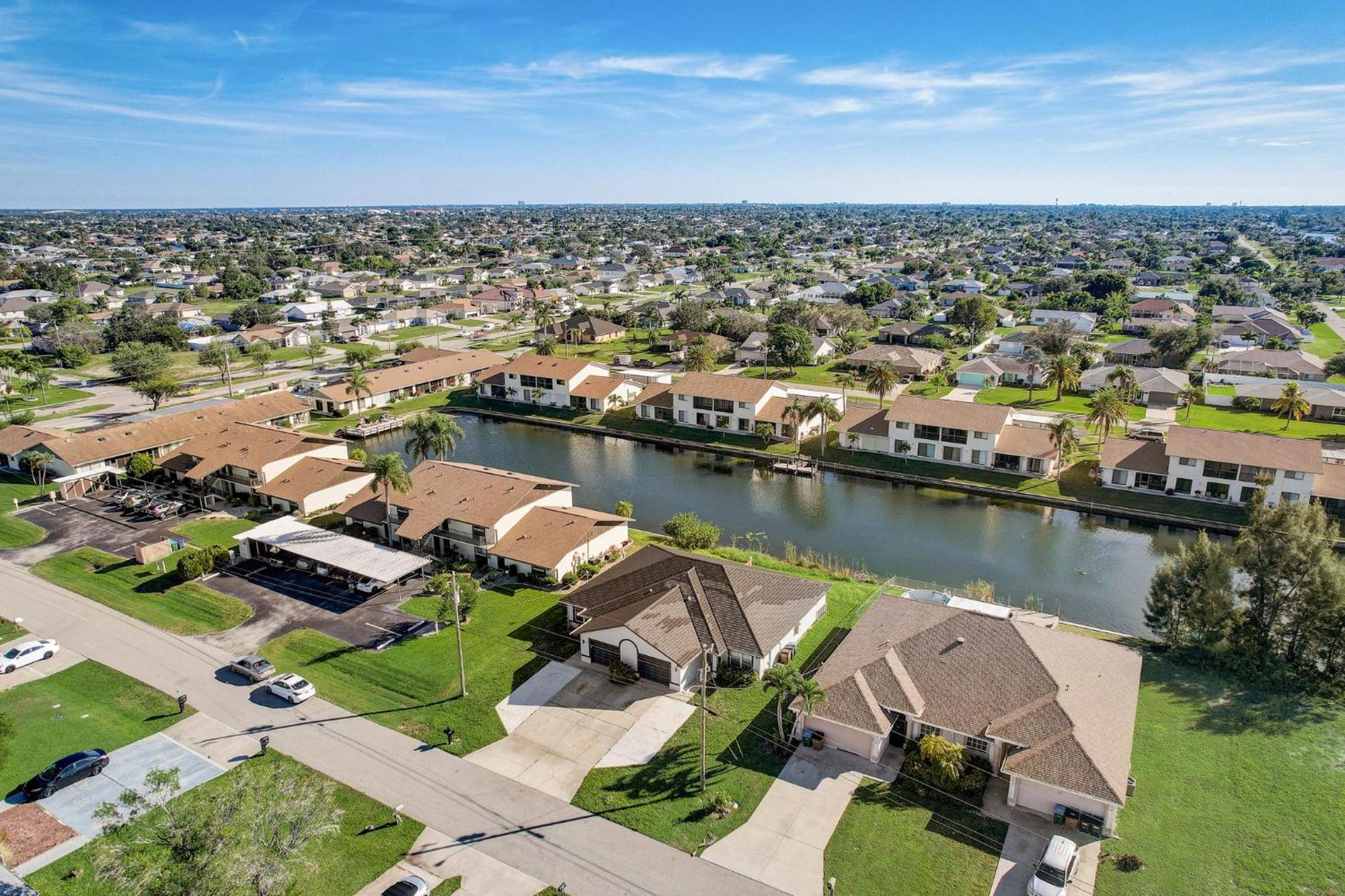 Peaceful 3 Bed Waterfront Holiday home Cape Coral