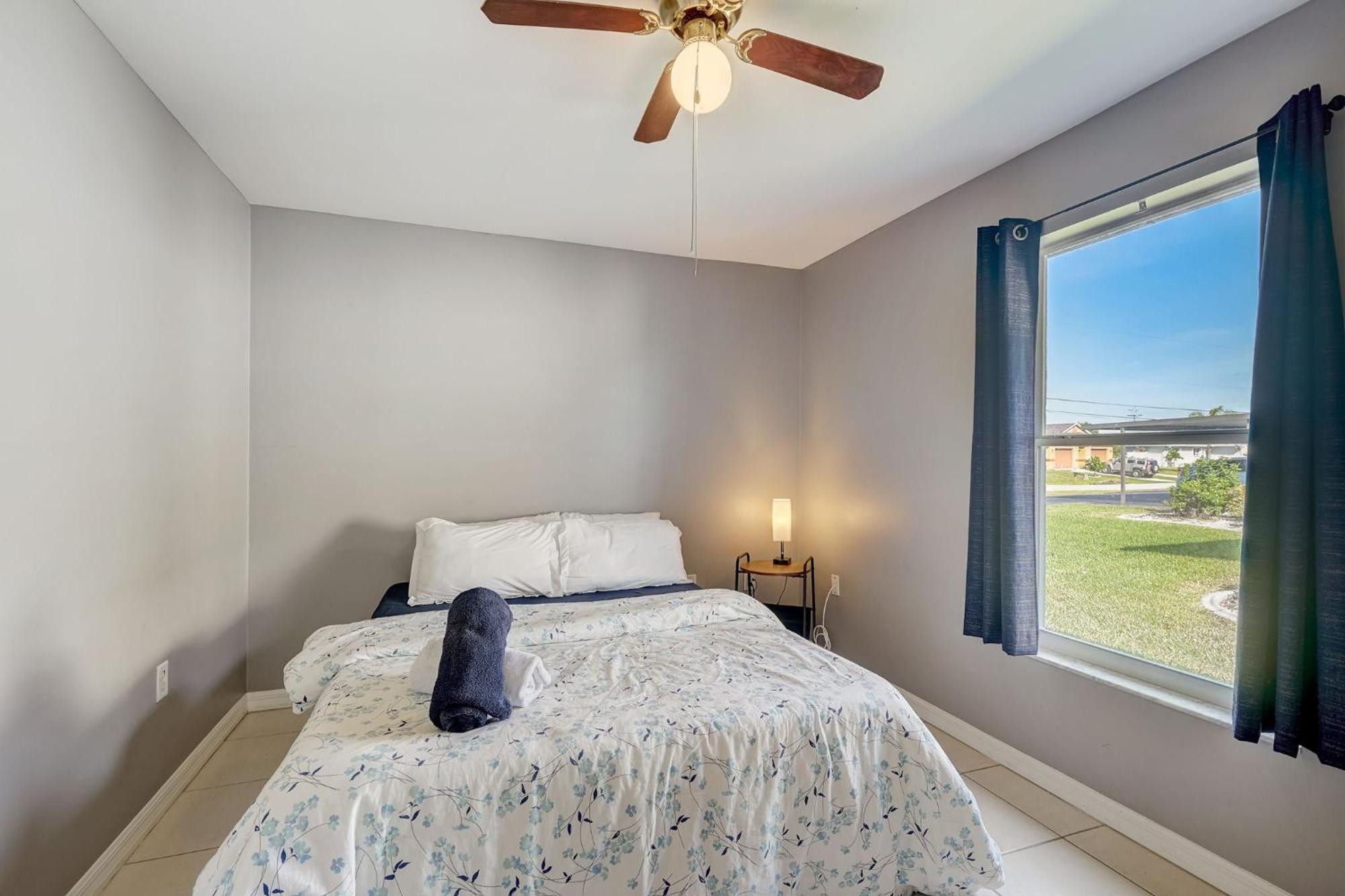 Peaceful 3 Bed Waterfront Cape Coral