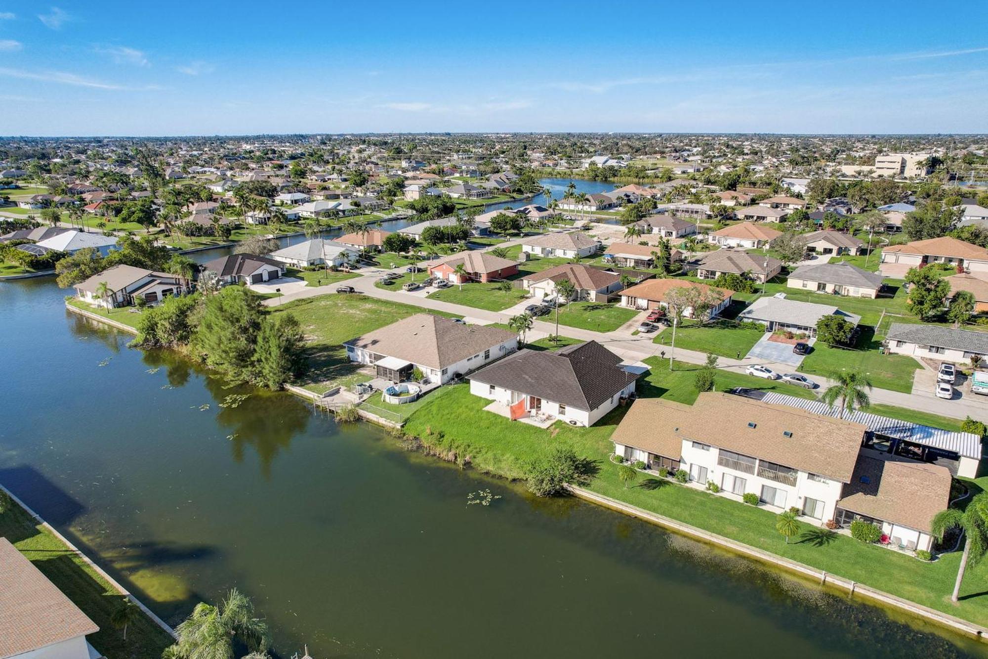 Peaceful 3 Bed Waterfront