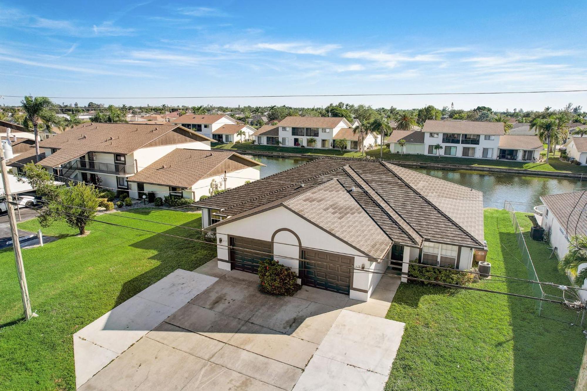 Peaceful 3 Bed Waterfront Holiday home Cape Coral