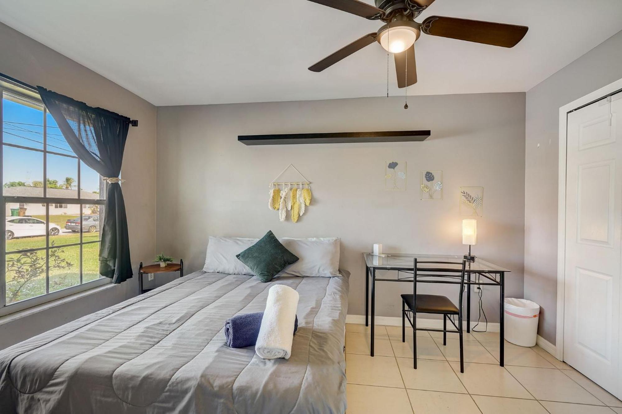Peaceful 3 Bed Waterfront Holiday home *