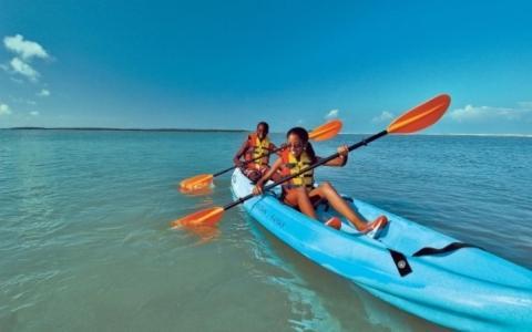 Affordable Two Bedroom Tropical - Private Beach, Pools, Hot Tub St. Petersburg