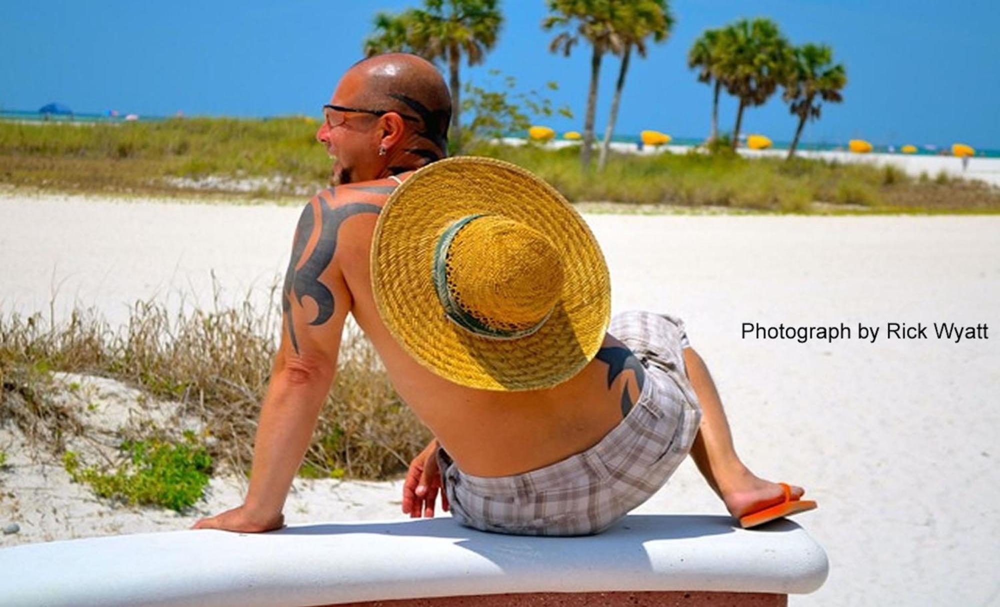 Affordable Two Bedroom Tropical - Private Beach, Pools, Hot Tub Holiday home *