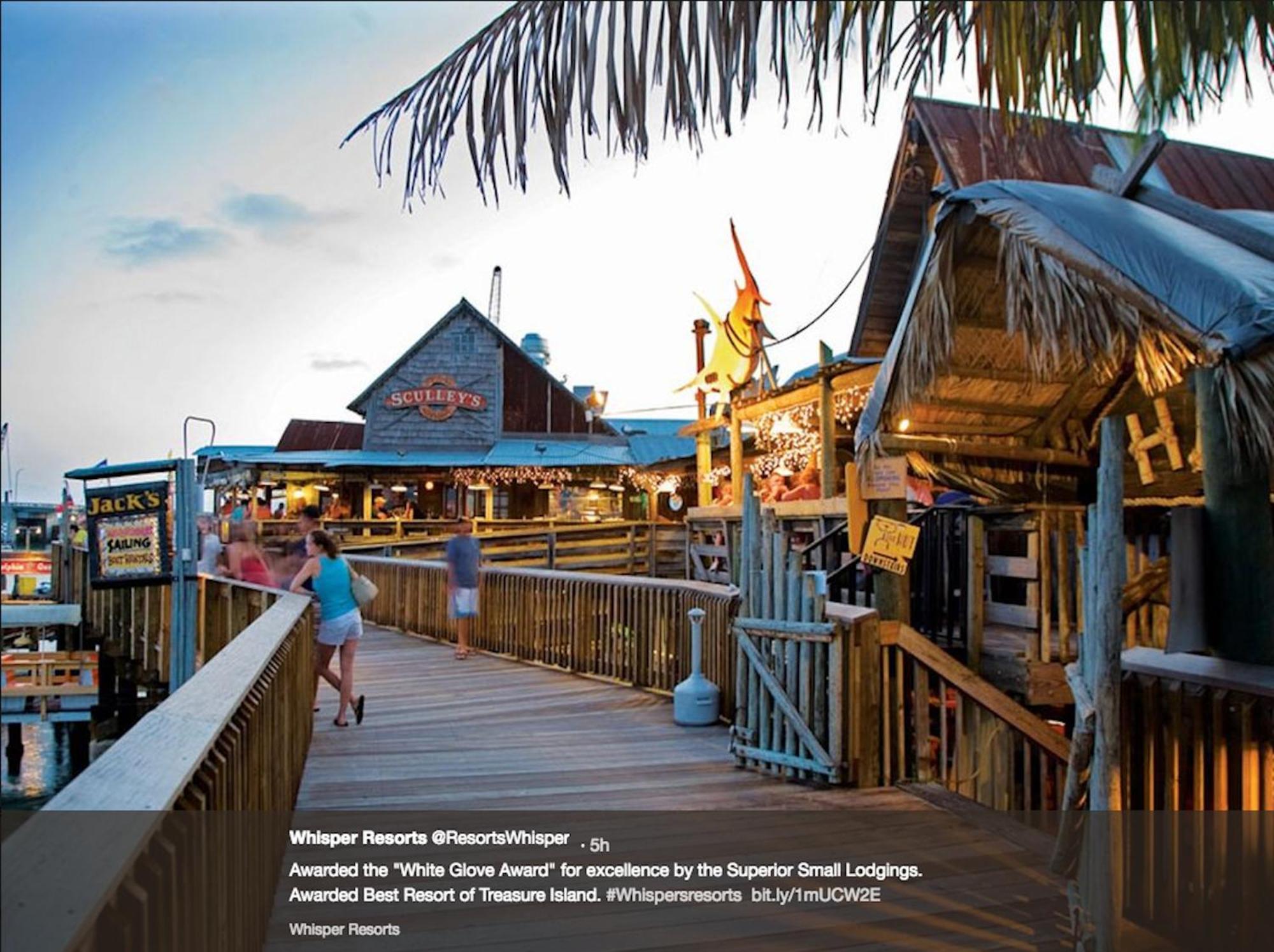 Affordable Two Bedroom Tropical - Private Beach, Pools, Hot Tub Holiday home St. Petersburg