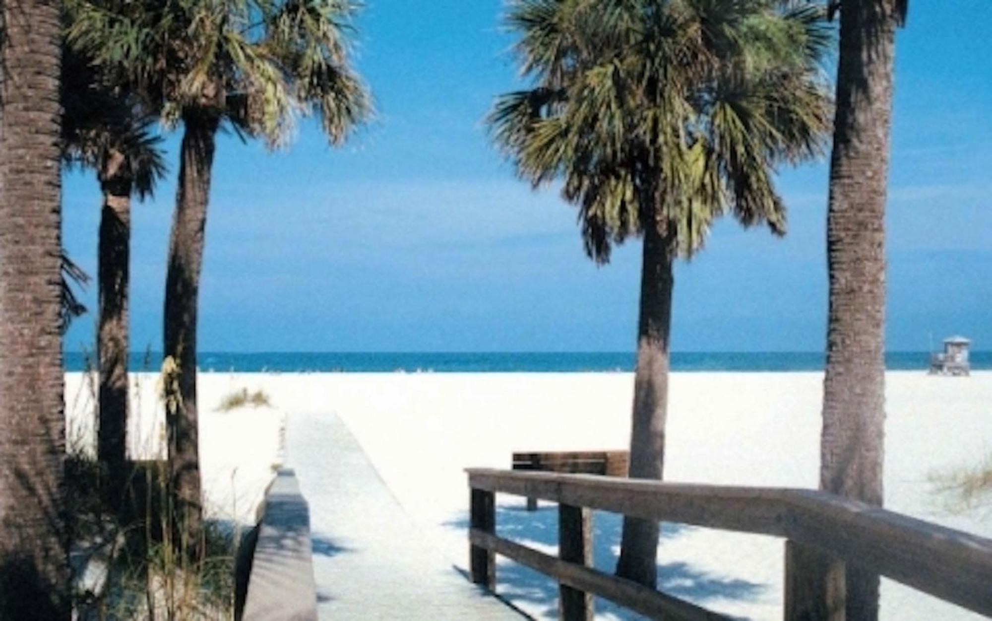 Affordable Two Bedroom Tropical - Private Beach, Pools, Hot Tub *