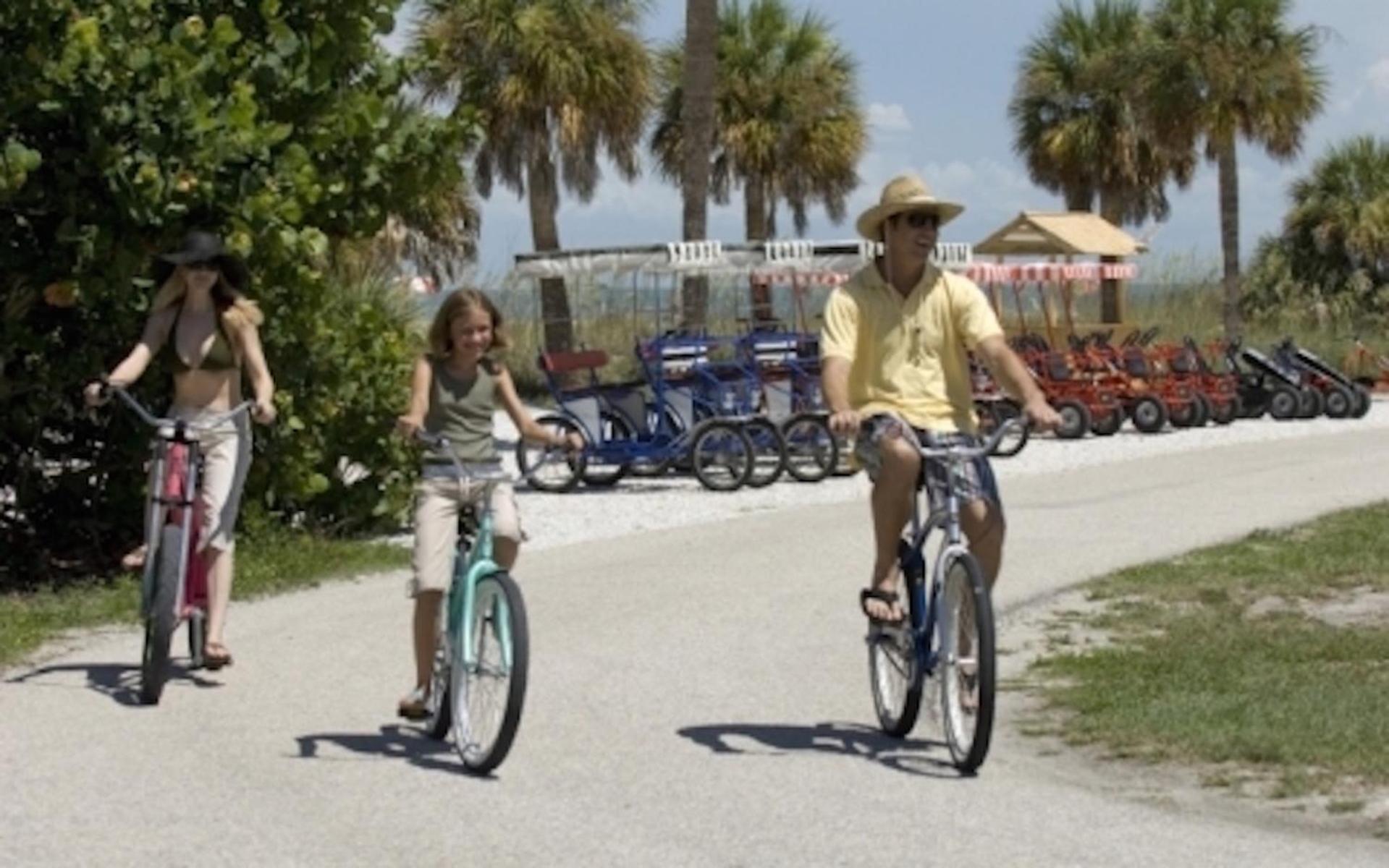 Affordable Two Bedroom Tropical - Private Beach, Pools, Hot Tub St. Petersburg