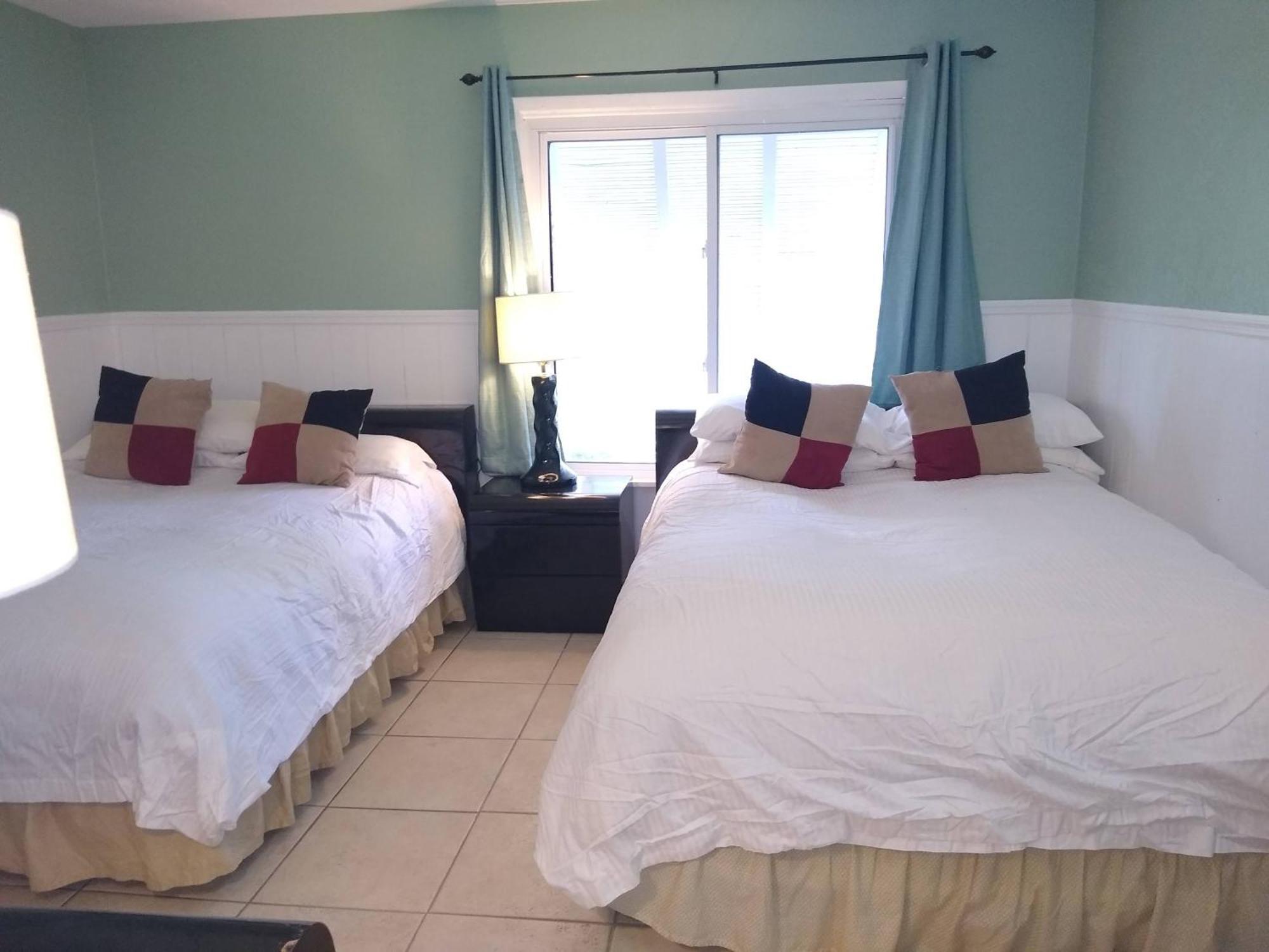 Holiday home Affordable Two Bedroom Tropical - Private Beach, Pools, Hot Tub St. Petersburg