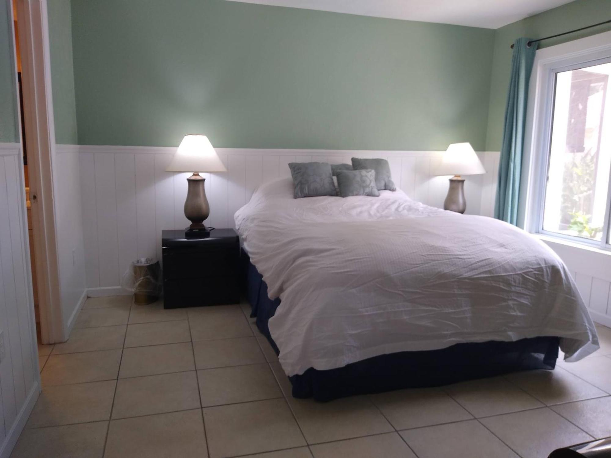 Affordable Two Bedroom Tropical - Private Beach, Pools, Hot Tub *