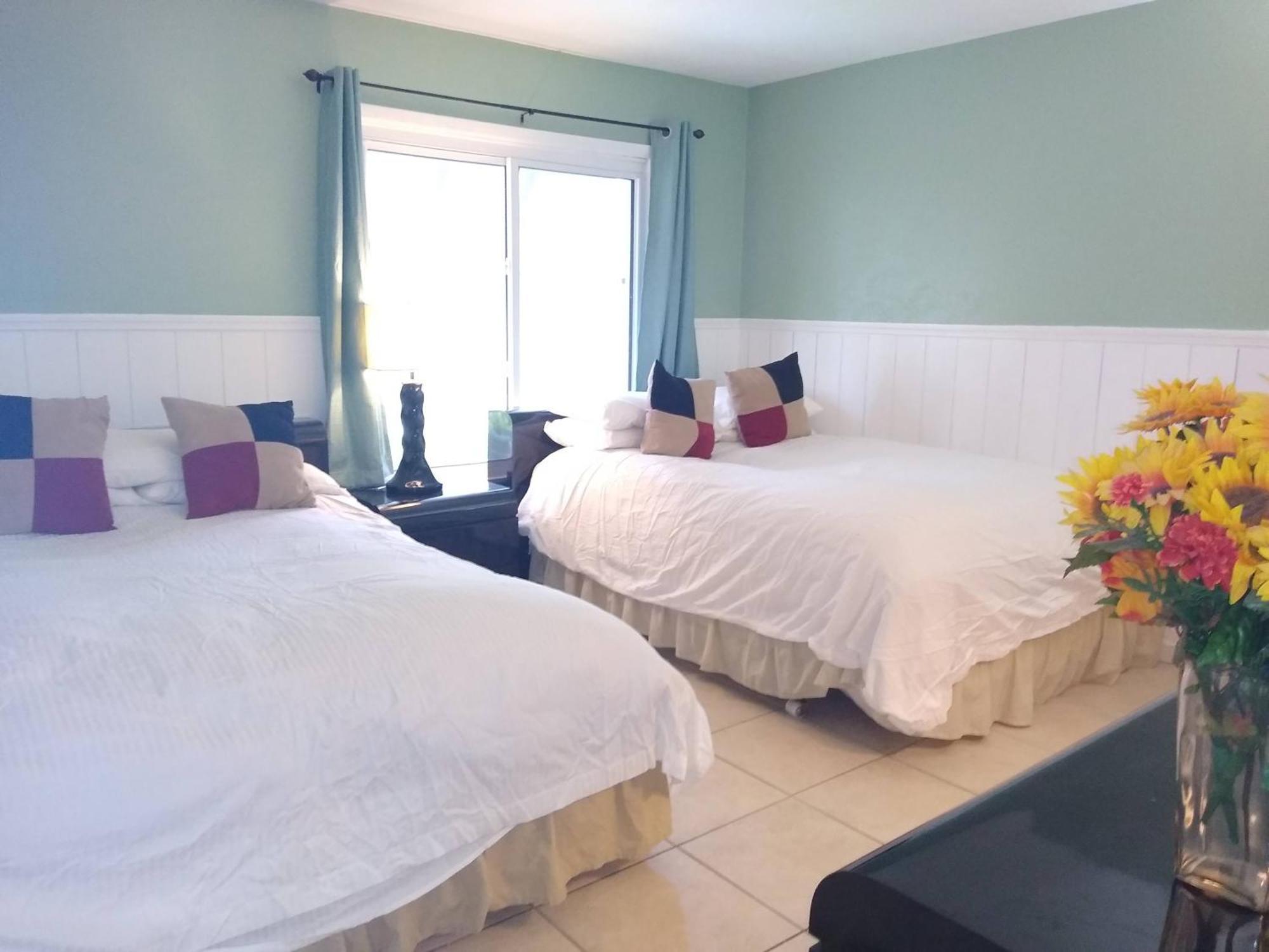 Holiday home Affordable Two Bedroom Tropical - Private Beach, Pools, Hot Tub *