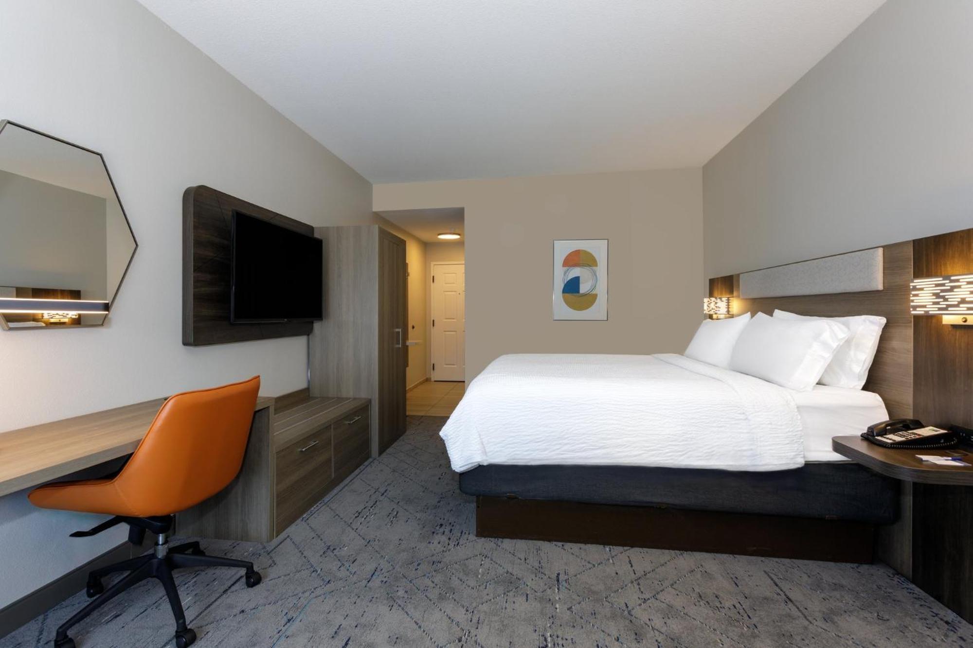 Express North Telecom Park By Ihg Hotel