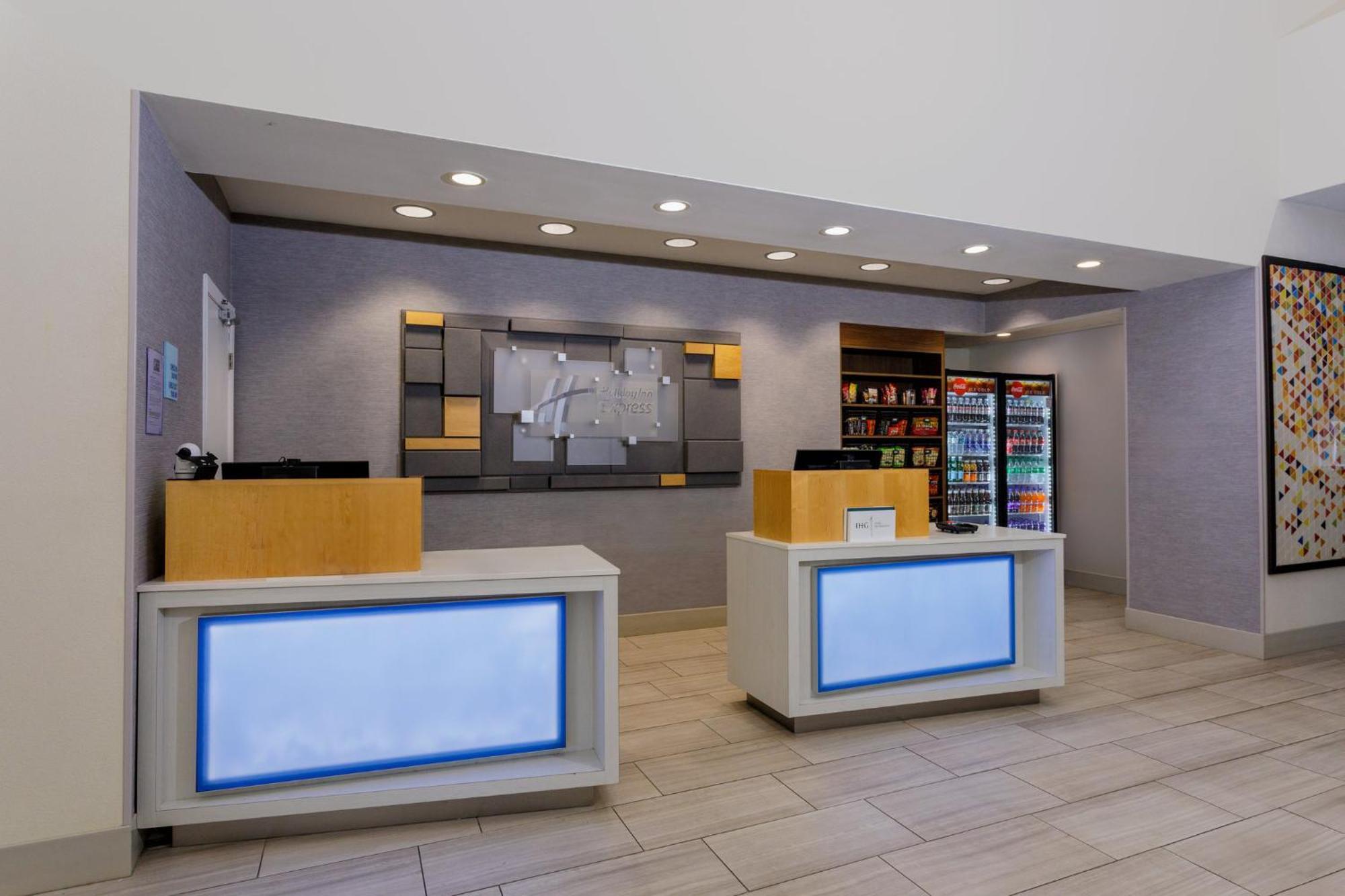 Hotel Express North Telecom Park By Ihg 2*