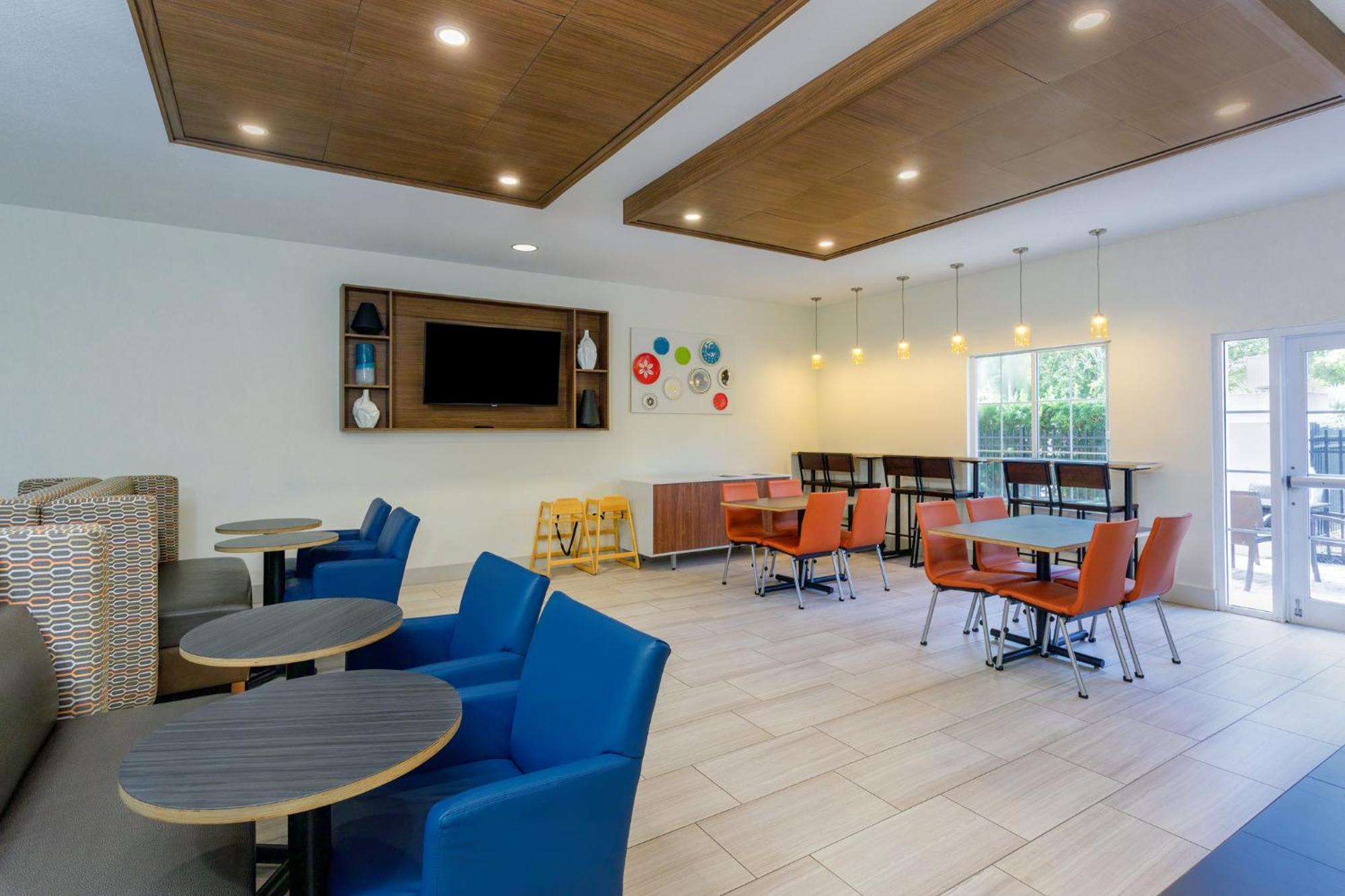 Hotel Express North Telecom Park By Ihg 2*