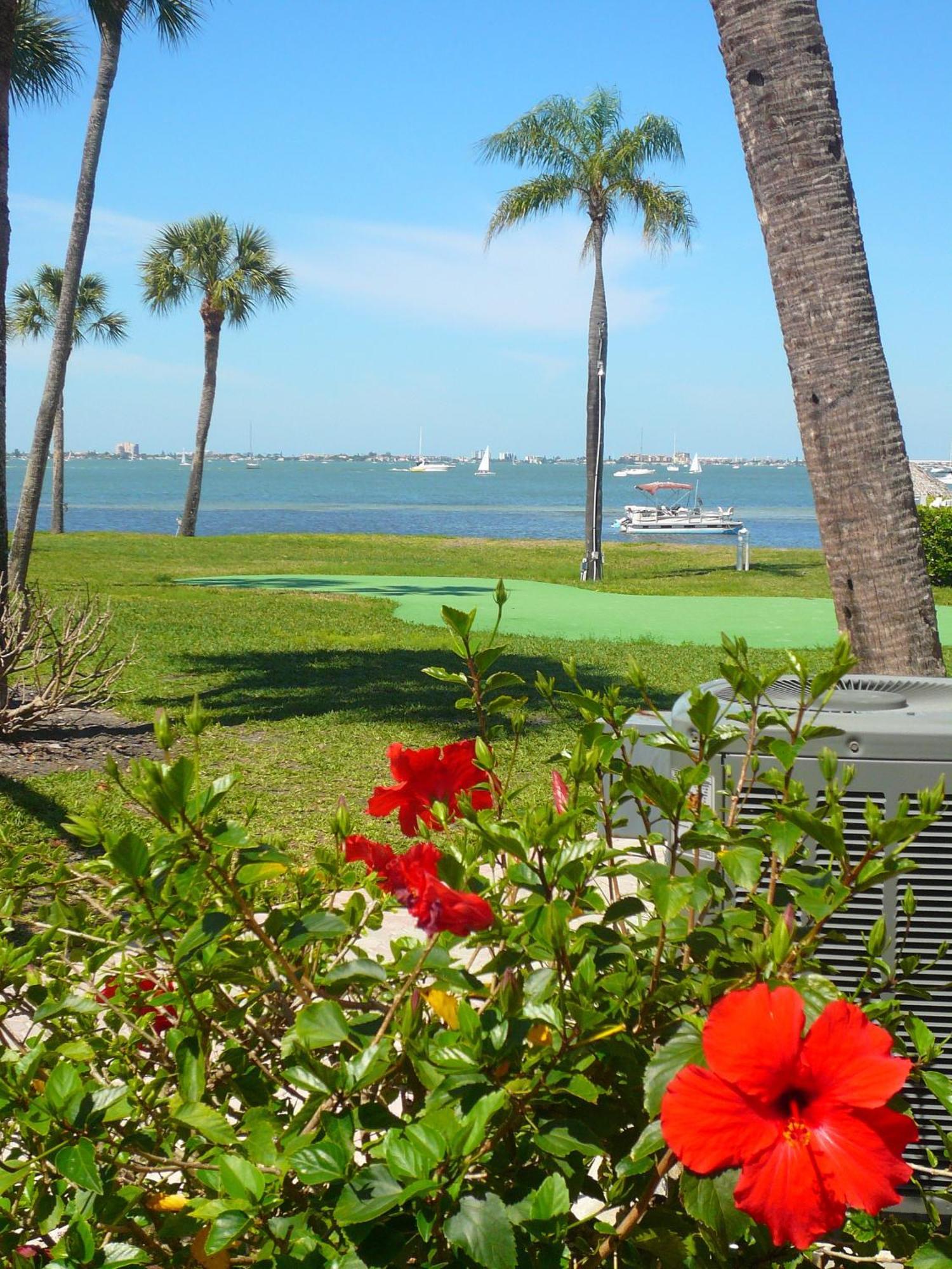 Holiday home Affordable Two Bedroom Tropical - Private Beach, Pools, Hot Tub