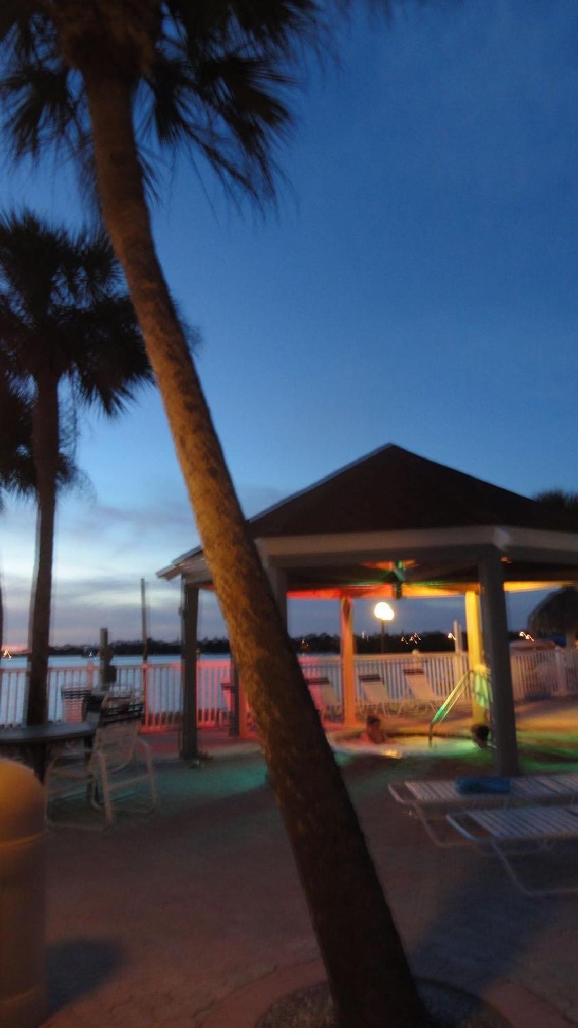 Affordable Two Bedroom Tropical - Private Beach, Pools, Hot Tub