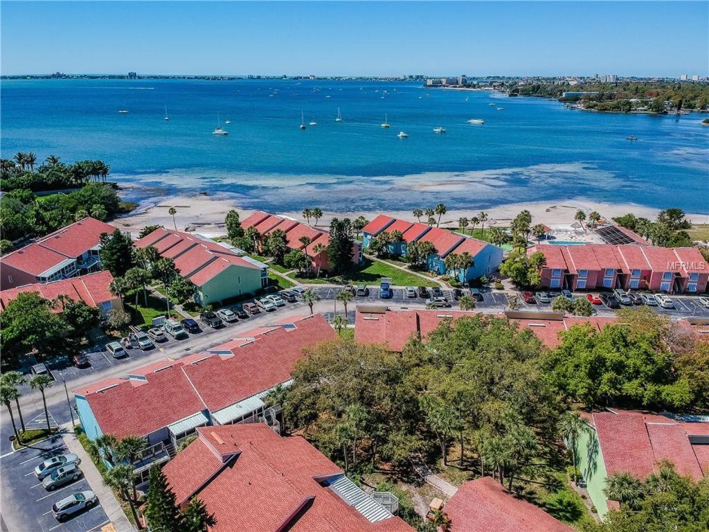 Holiday home Affordable Two Bedroom Tropical - Private Beach, Pools, Hot Tub *