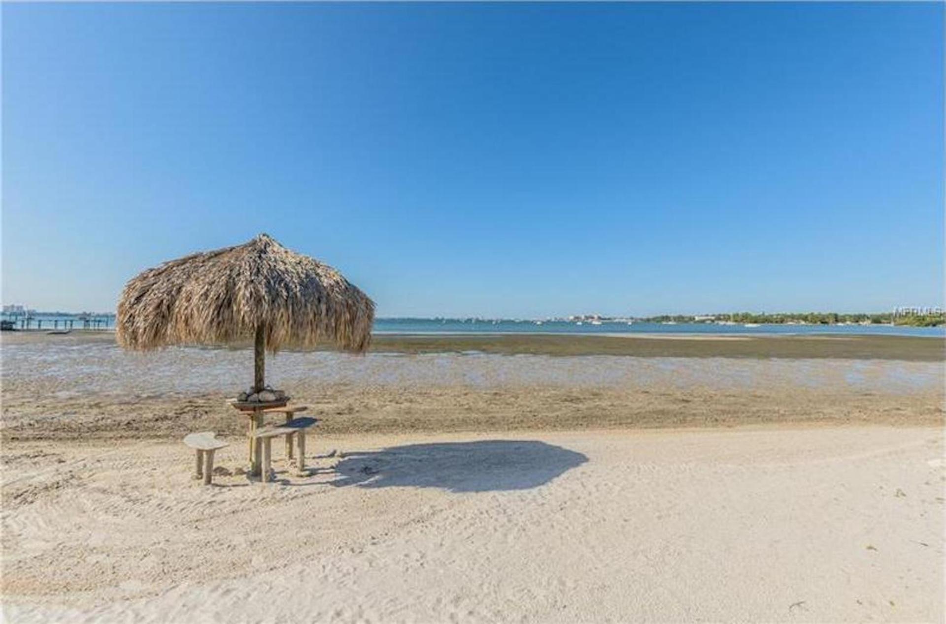 Affordable Two Bedroom Tropical - Private Beach, Pools, Hot Tub
