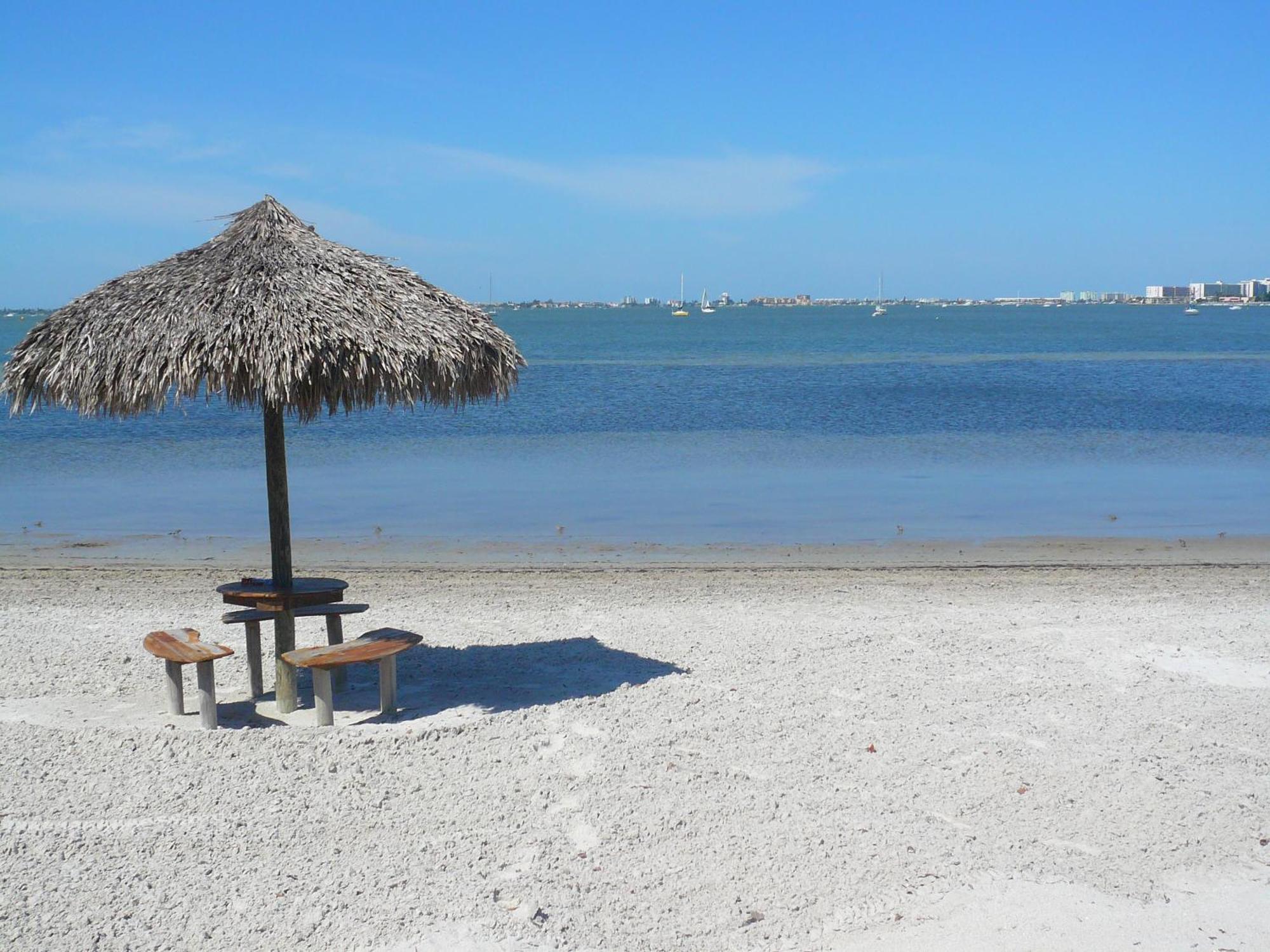 Holiday home Affordable Two Bedroom Tropical - Private Beach, Pools, Hot Tub