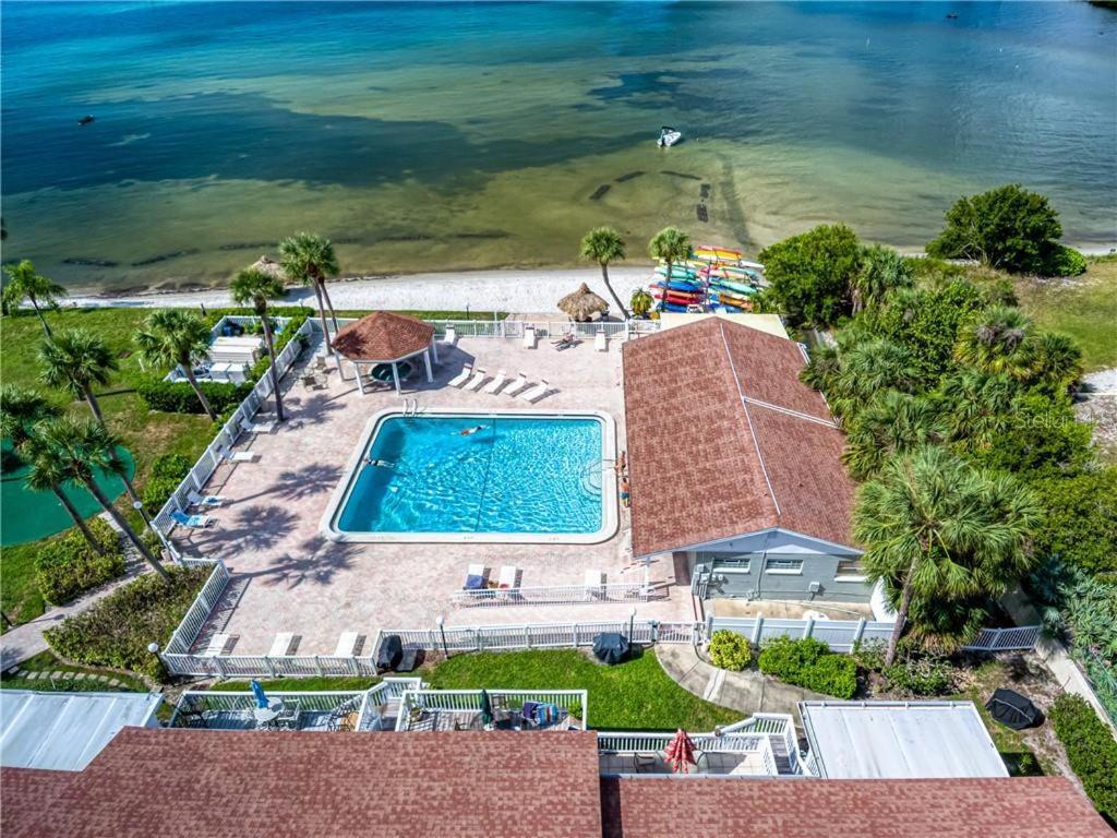 Holiday home Affordable Two Bedroom Tropical - Private Beach, Pools, Hot Tub