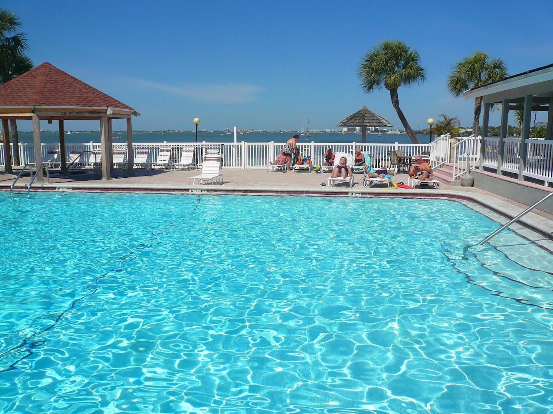 Affordable Two Bedroom Tropical - Private Beach, Pools, Hot Tub *