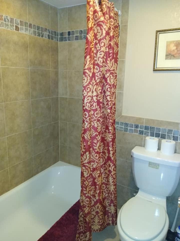 Affordable Two Bedroom Tropical - Private Beach, Pools, Hot Tub Holiday home St. Petersburg