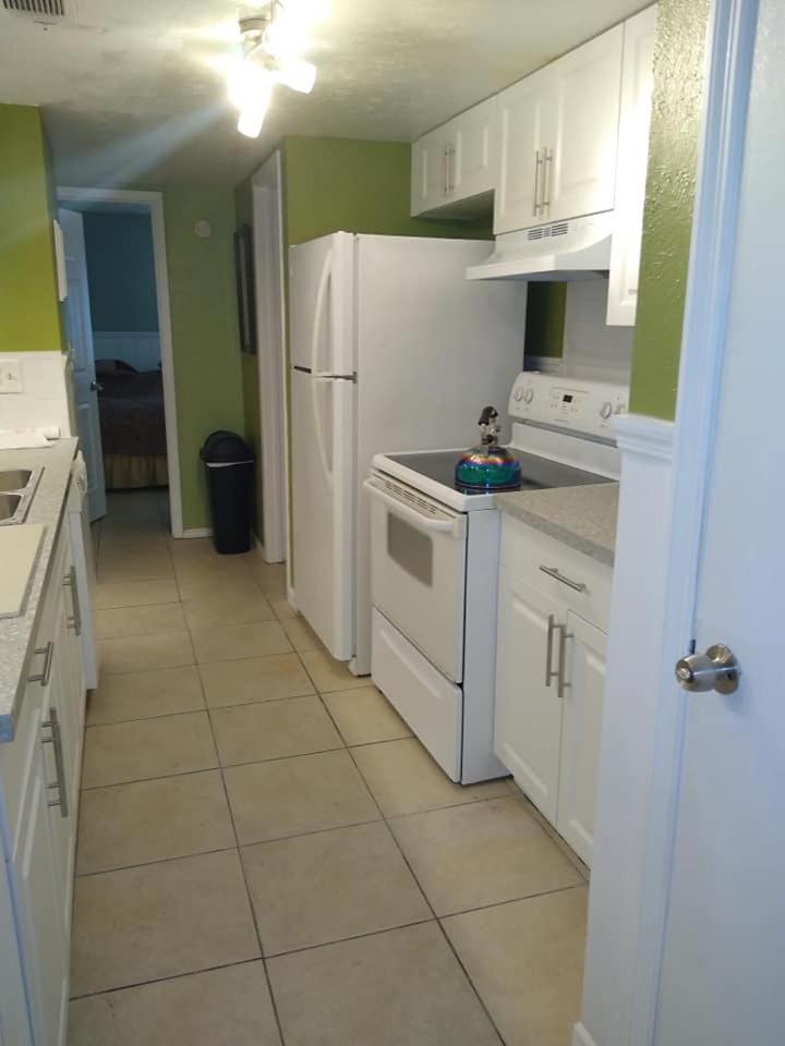 Holiday home Affordable Two Bedroom Tropical - Private Beach, Pools, Hot Tub St. Petersburg
