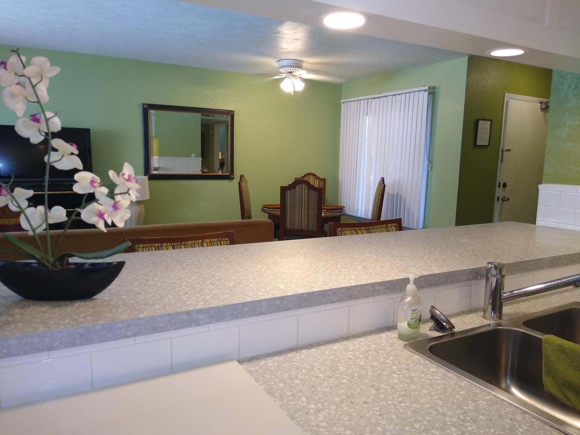 Holiday home Affordable Two Bedroom Tropical - Private Beach, Pools, Hot Tub