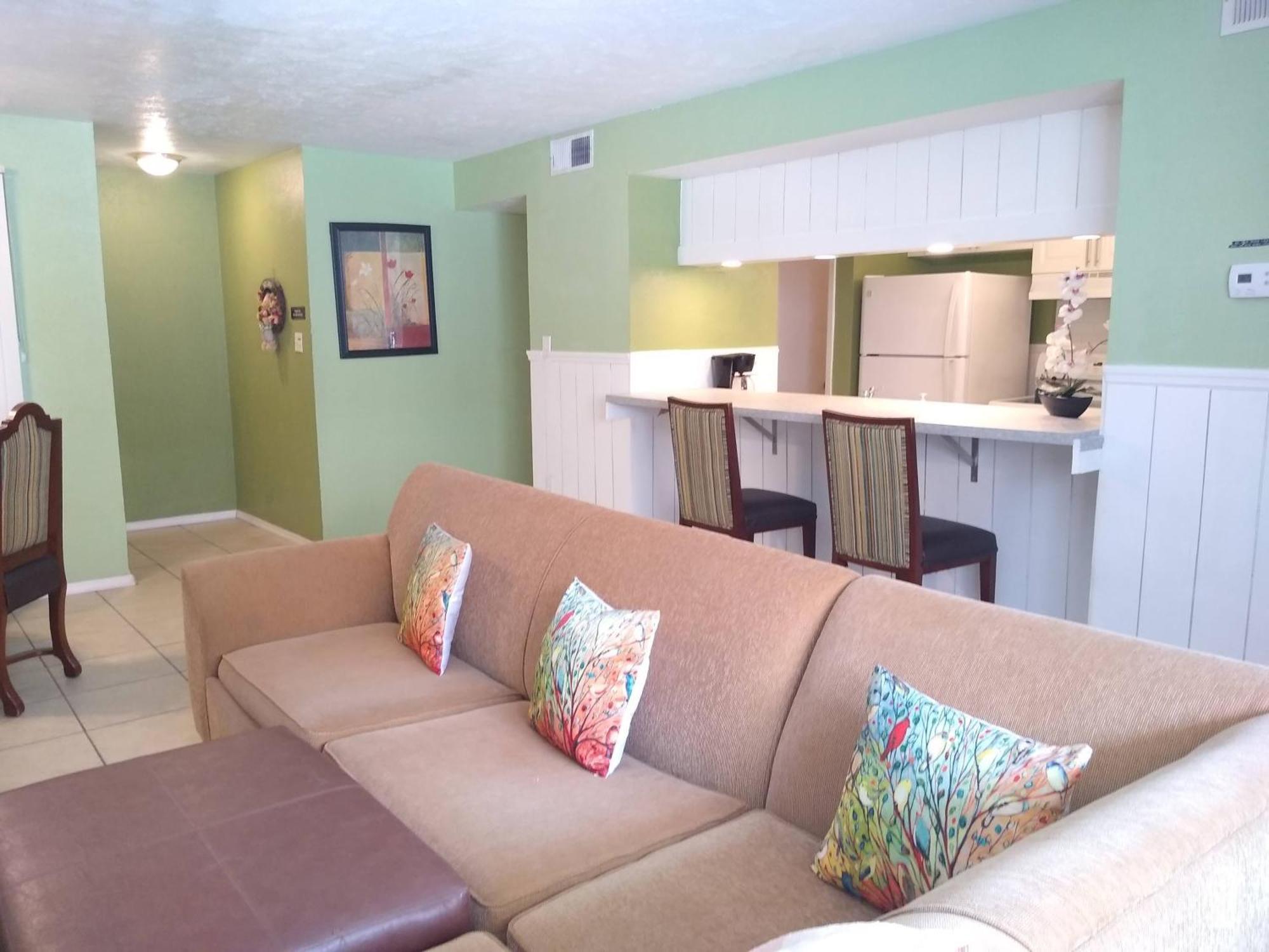 Affordable Two Bedroom Tropical - Private Beach, Pools, Hot Tub Holiday home *
