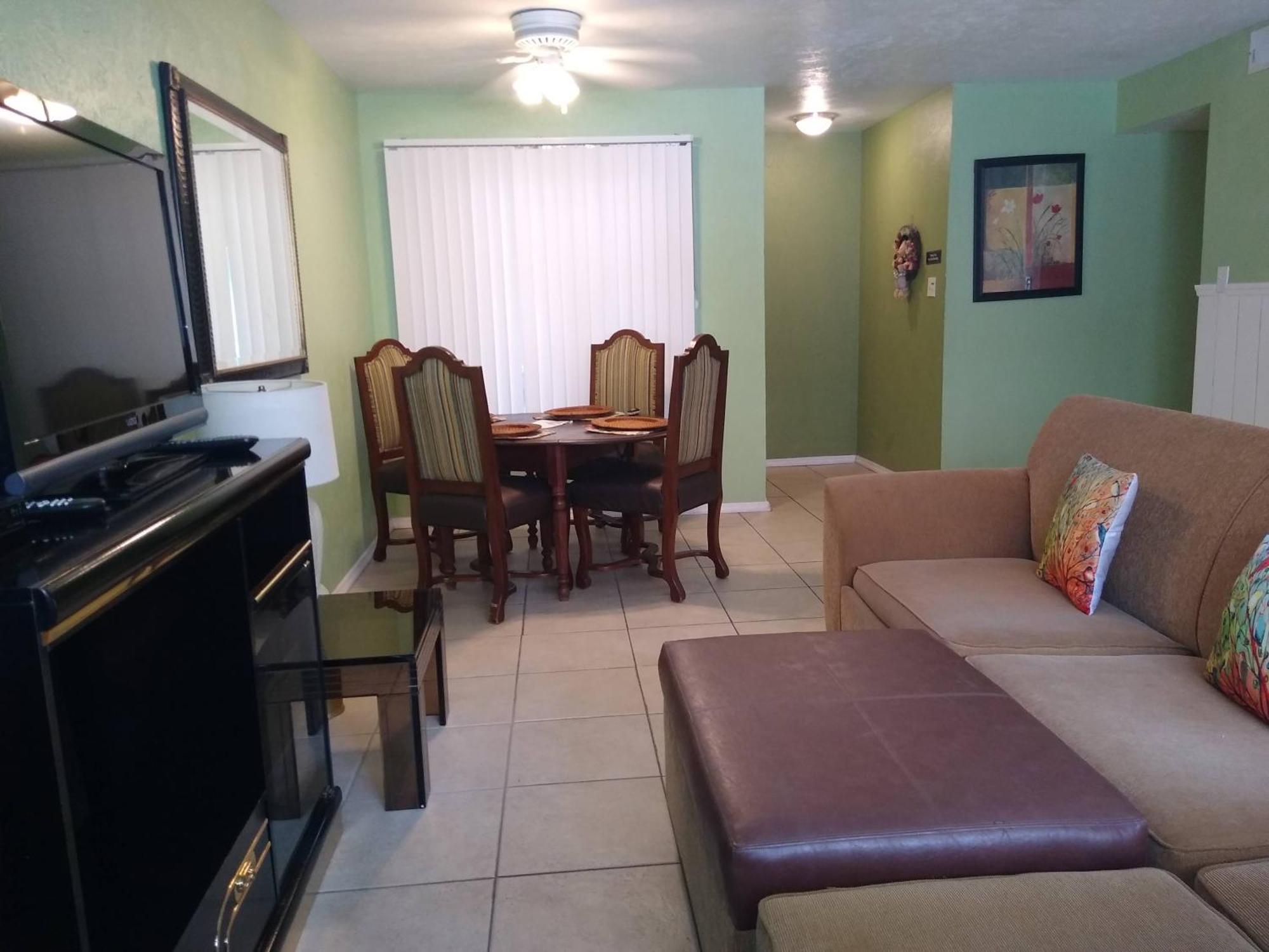 Affordable Two Bedroom Tropical - Private Beach, Pools, Hot Tub * St. Petersburg