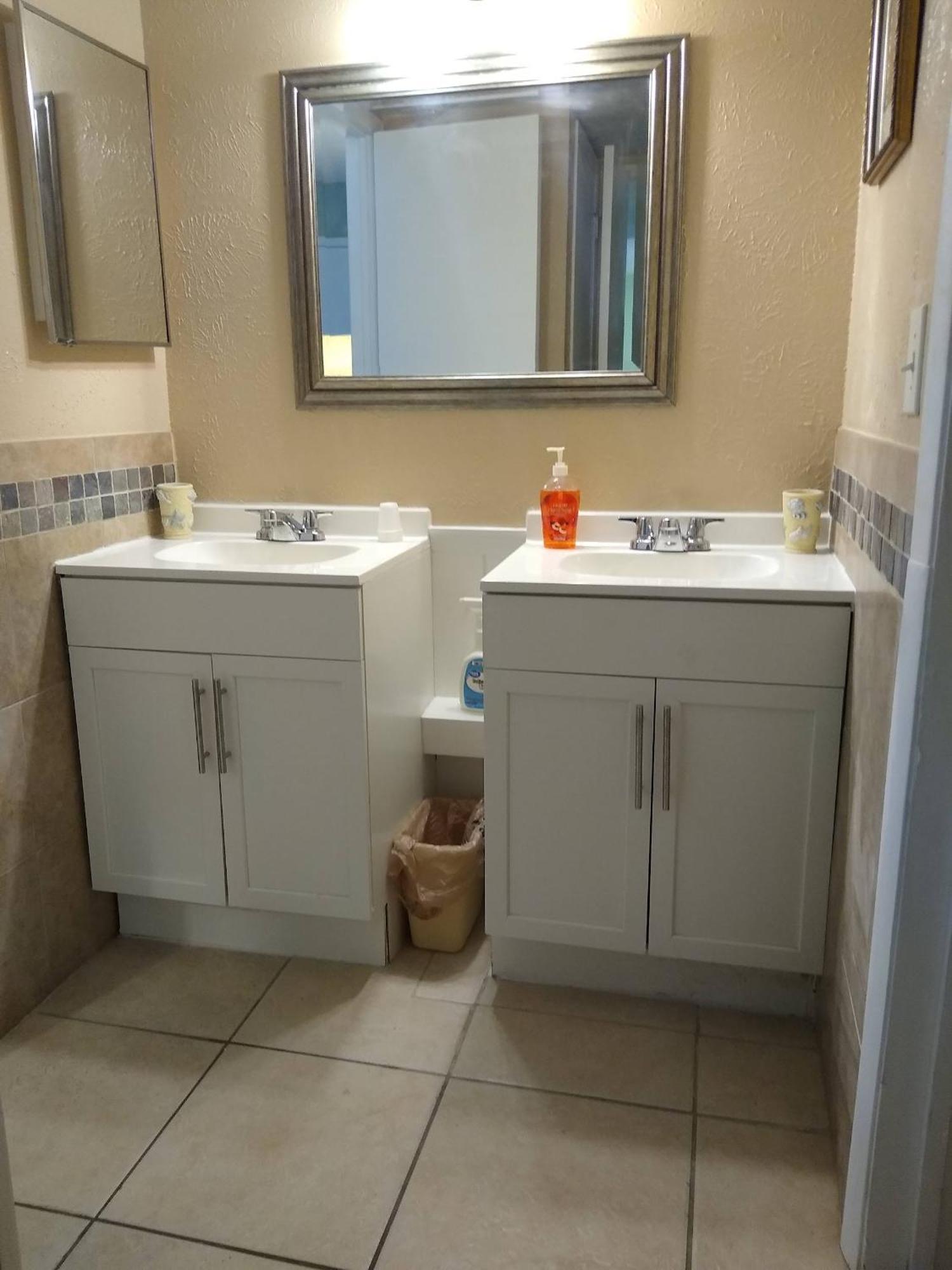 Affordable Two Bedroom Tropical - Private Beach, Pools, Hot Tub Holiday home St. Petersburg