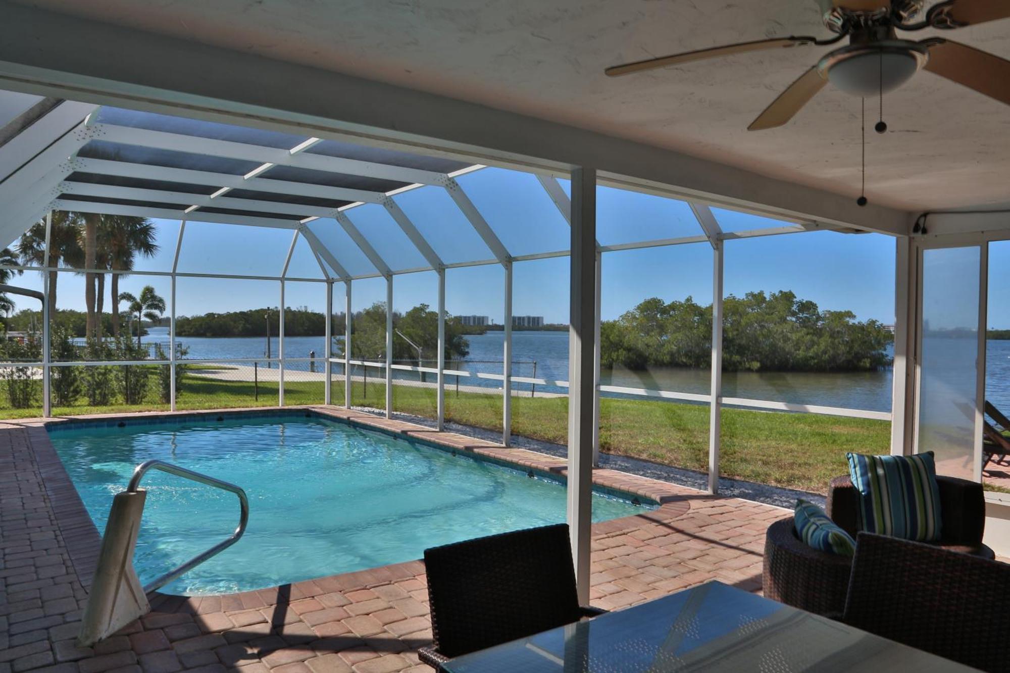 Oceanfront With Sunset Views Of Bay And Heated Pool Holiday home *