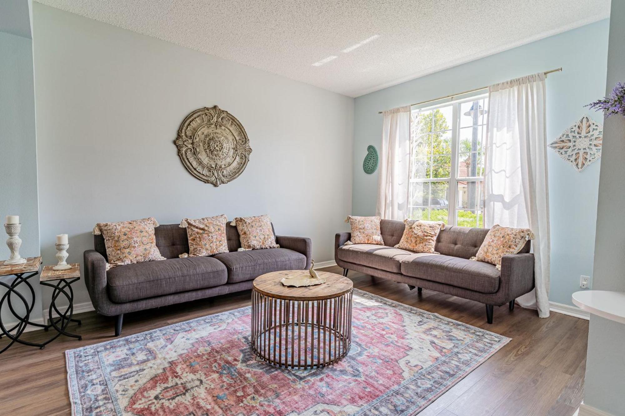 5-star With Private Pool, Minutes From
