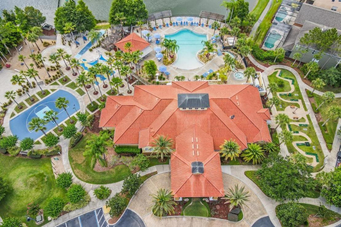 Villa 5-star With Private Pool, Minutes From *