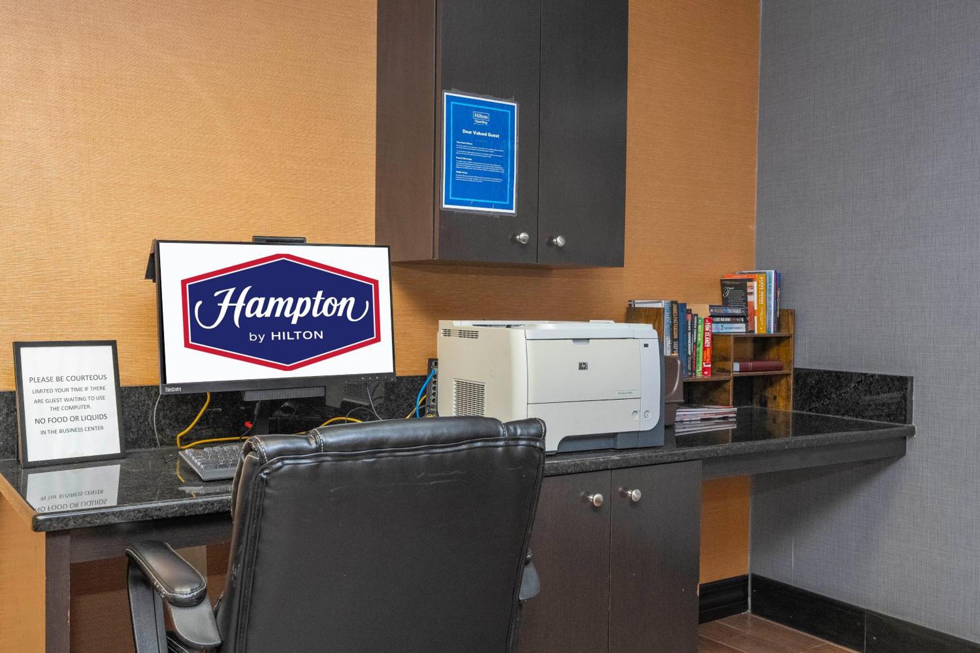 Hampton By Hilton Spring Hill 3*
