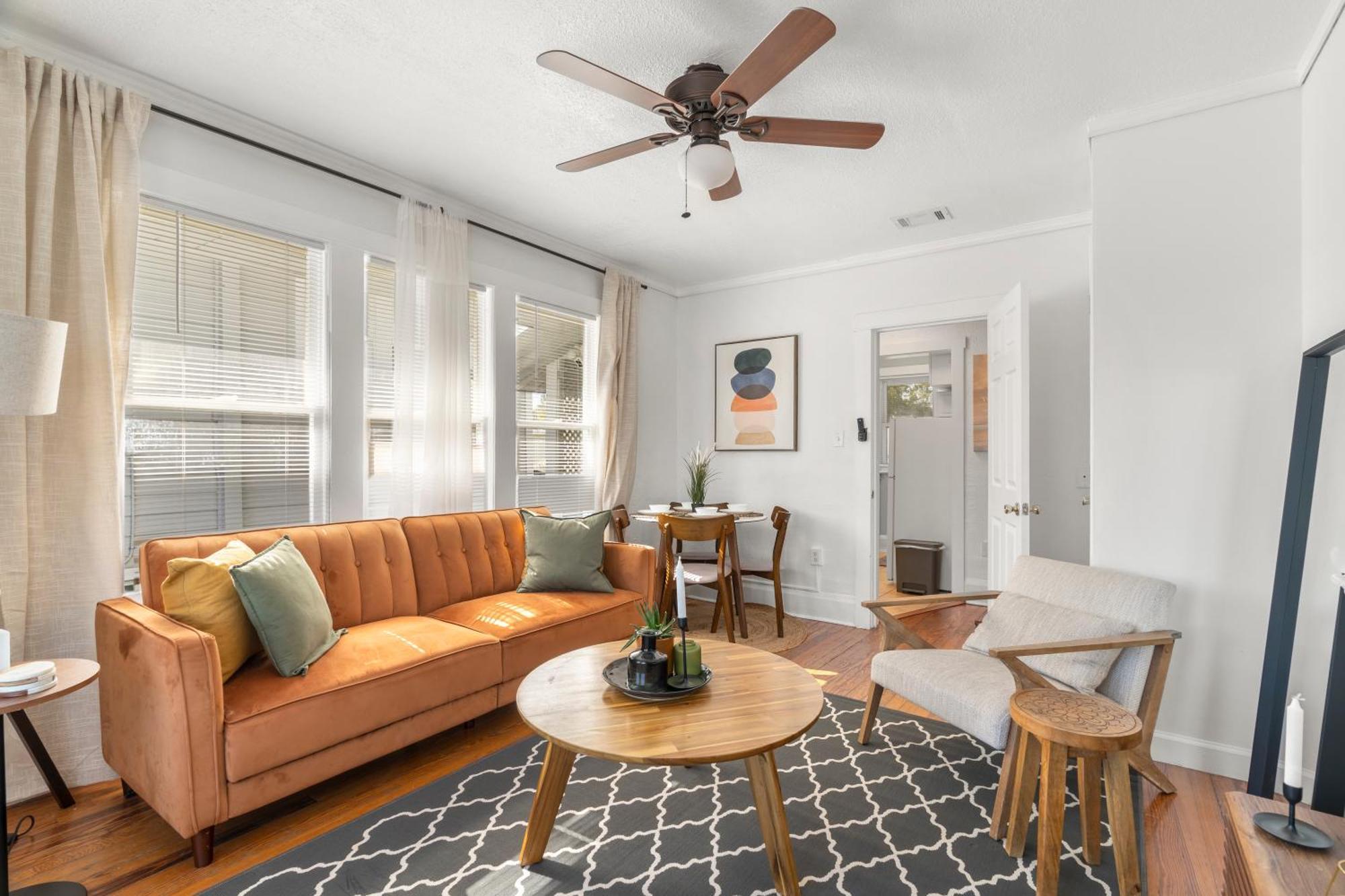 1 Min Away From Bayshore, Sleeps 7