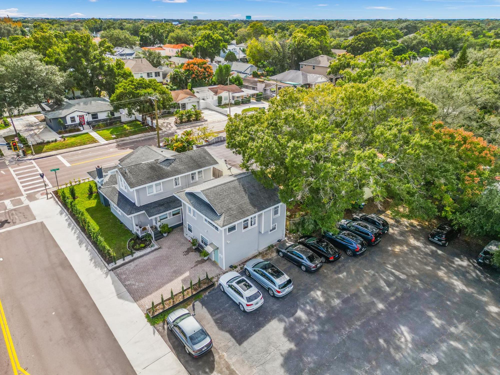 1 Min Away From Bayshore, Sleeps 7 * Tampa