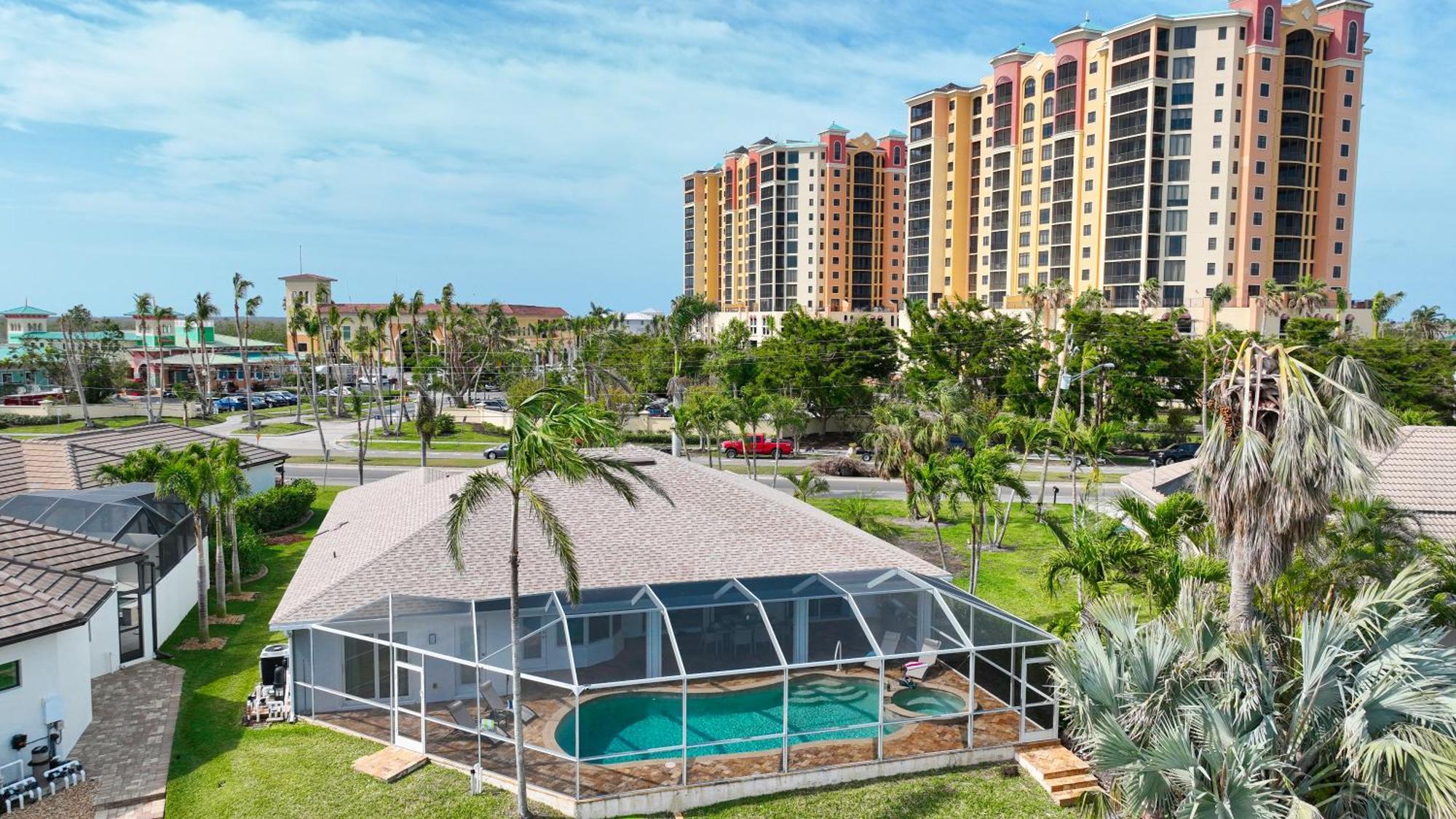Vanity - 3 Beds - 3 Baths - 6 Guests - Gulf Access & Pool/spa - Incl.10% Off Boat * Cape Coral