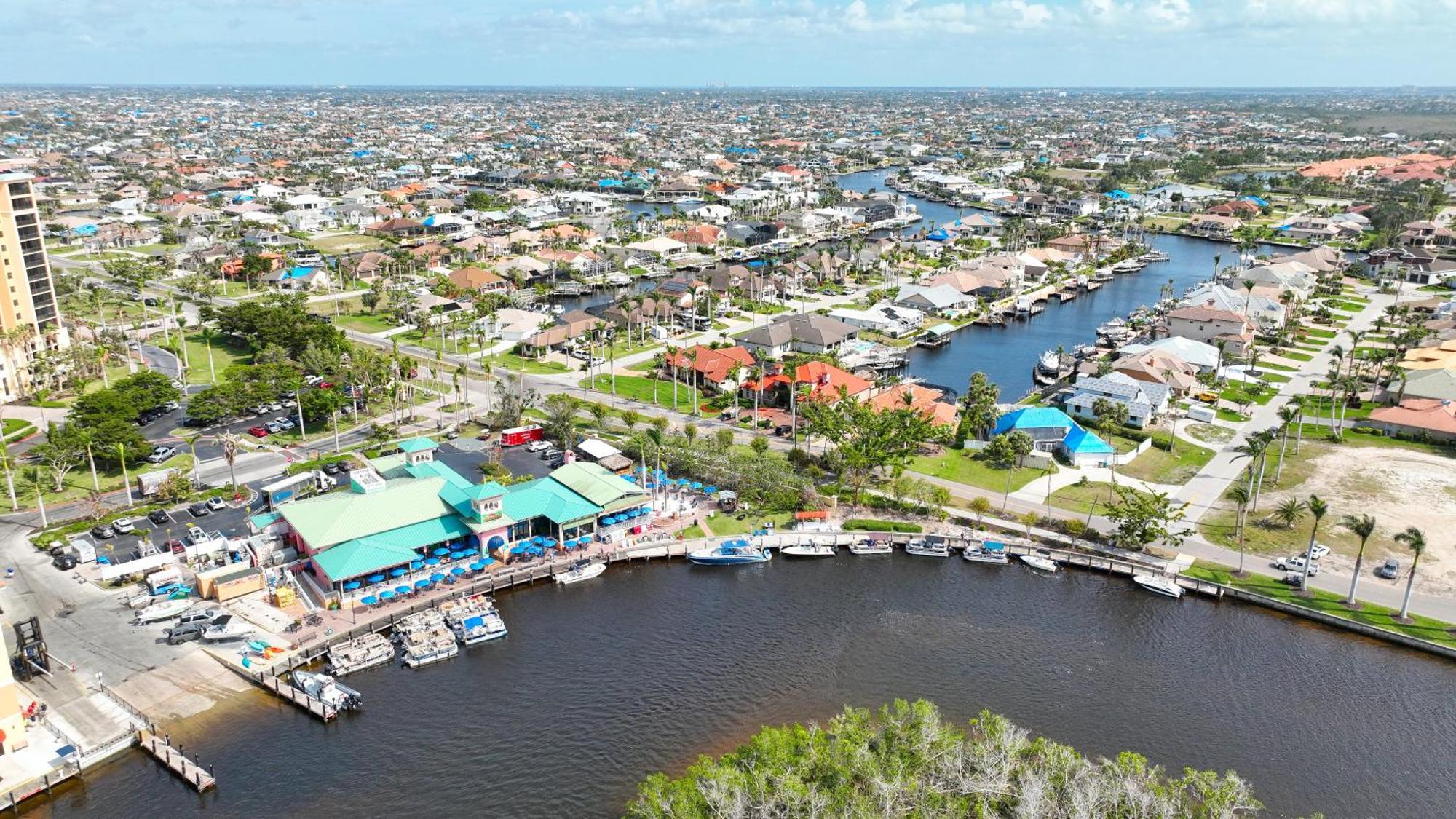 Vanity - 3 Beds - 3 Baths - 6 Guests - Gulf Access & Pool/spa - Incl.10% Off Boat * Cape Coral