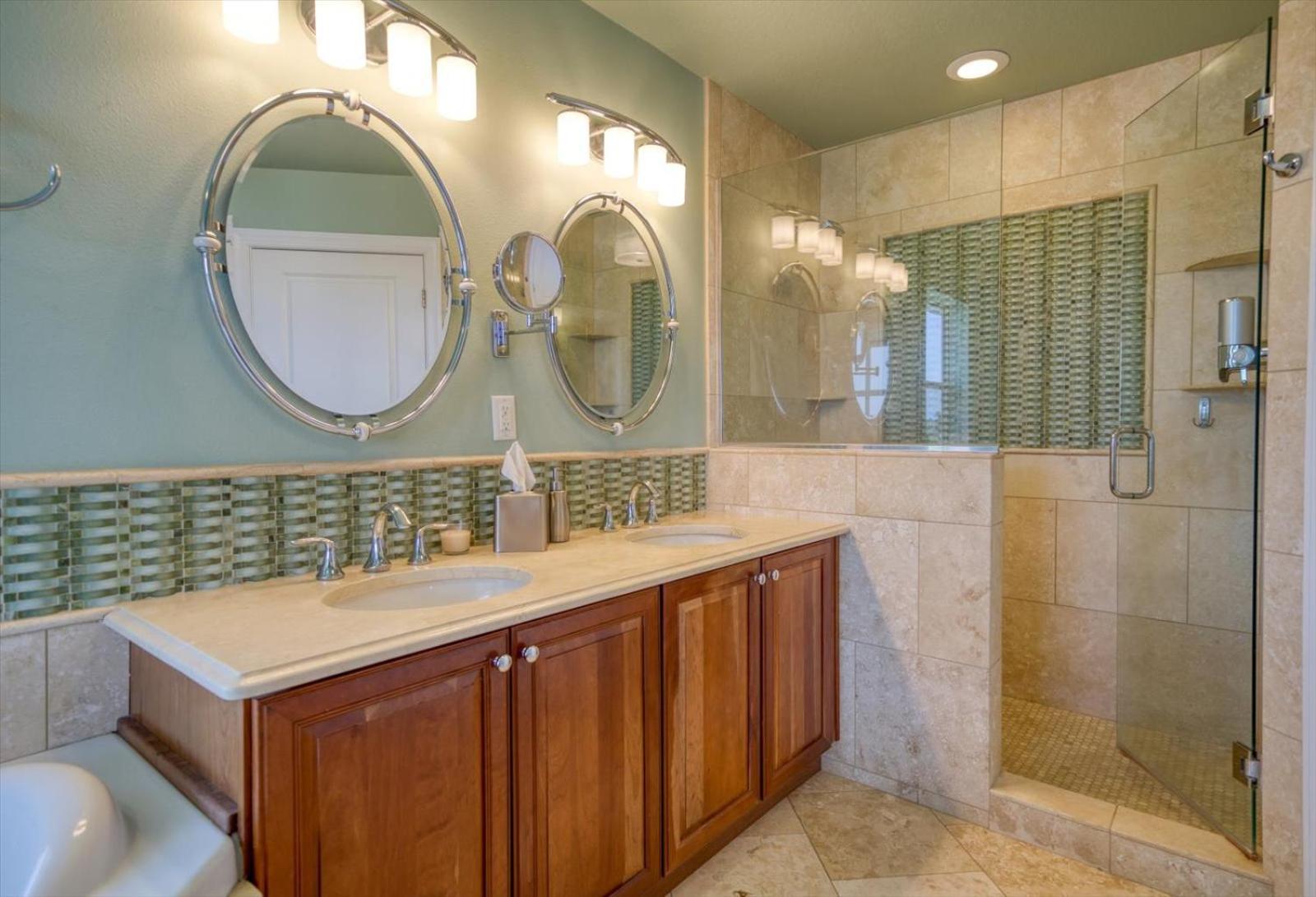 Waterfront Luxury W/ Heated Salt Pool & Golf Cart Holiday home Clearwater Beach