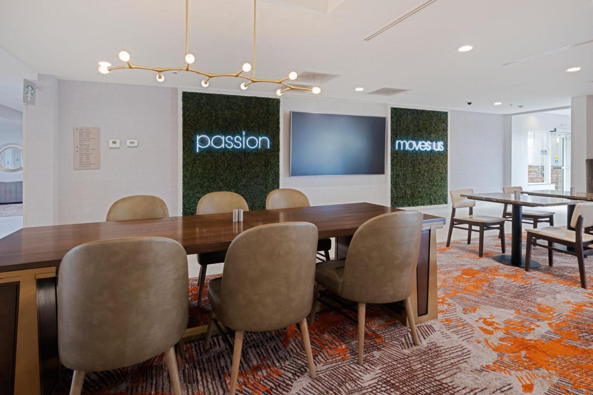 Courtyard By Marriott At Town Center