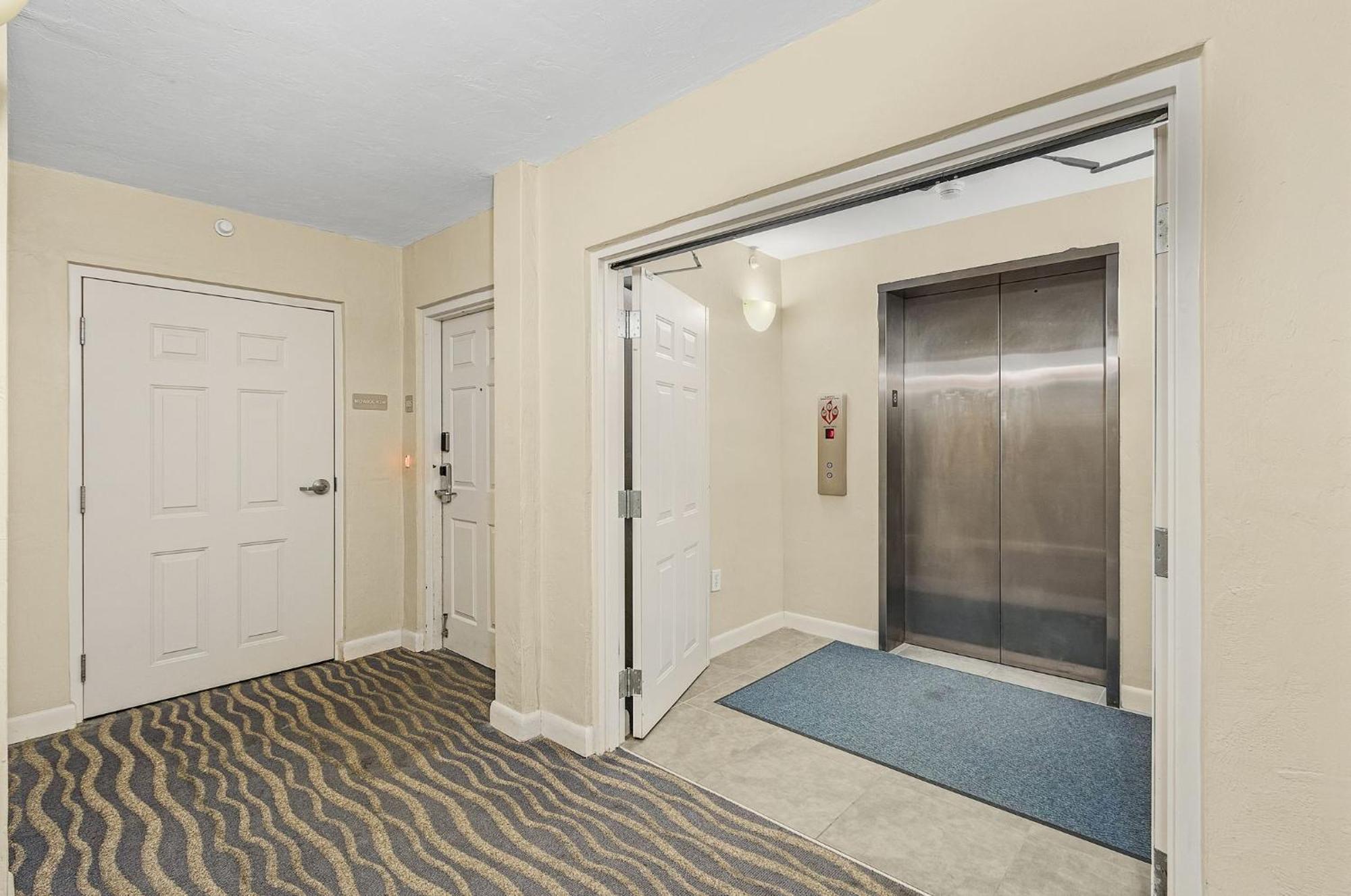 Apartment 50 Shades Of White - Gullwing #805 - 6620 Estero Blvd Fort Myers Beach