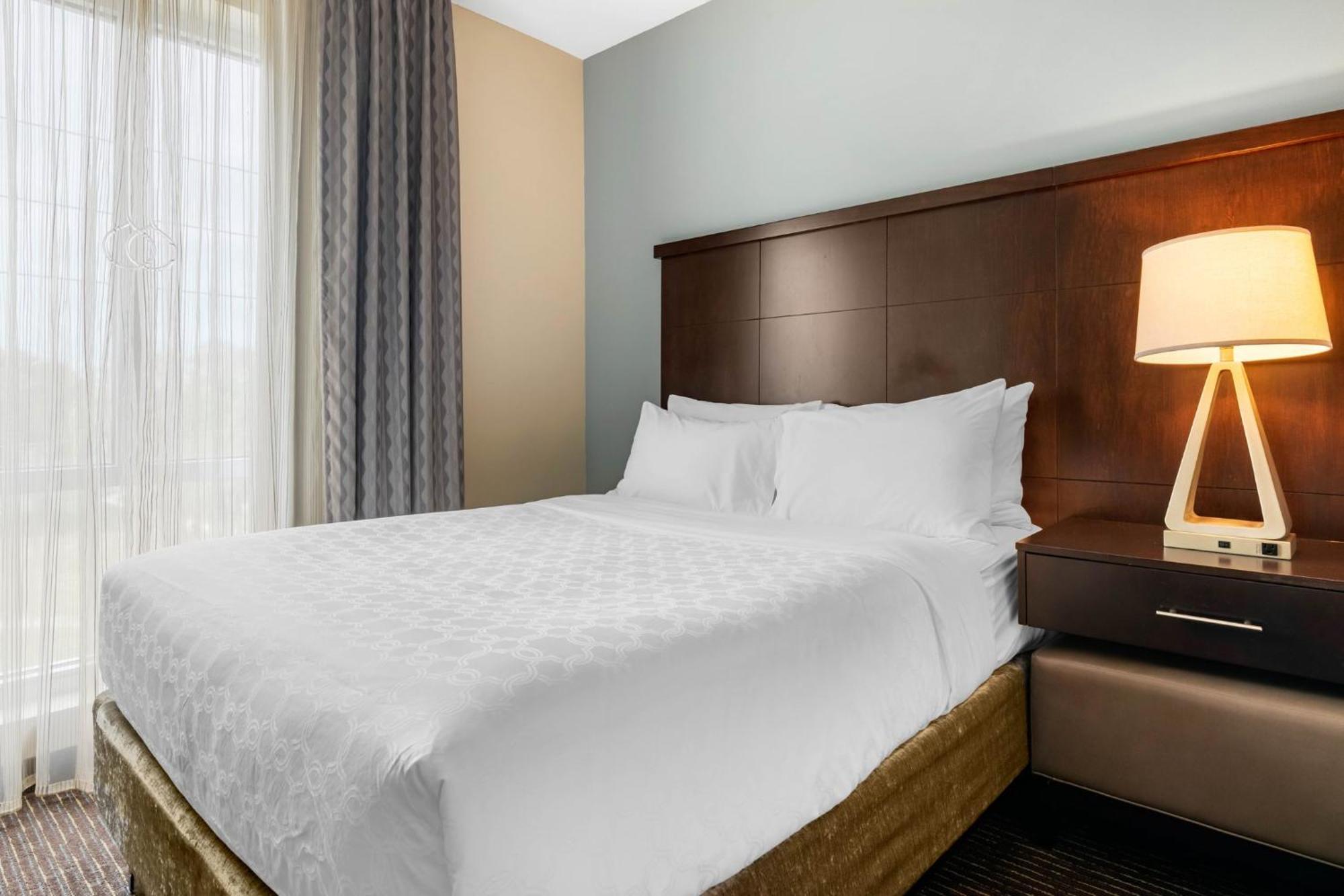 Staybridge Fl By Ihg Hotel 3*