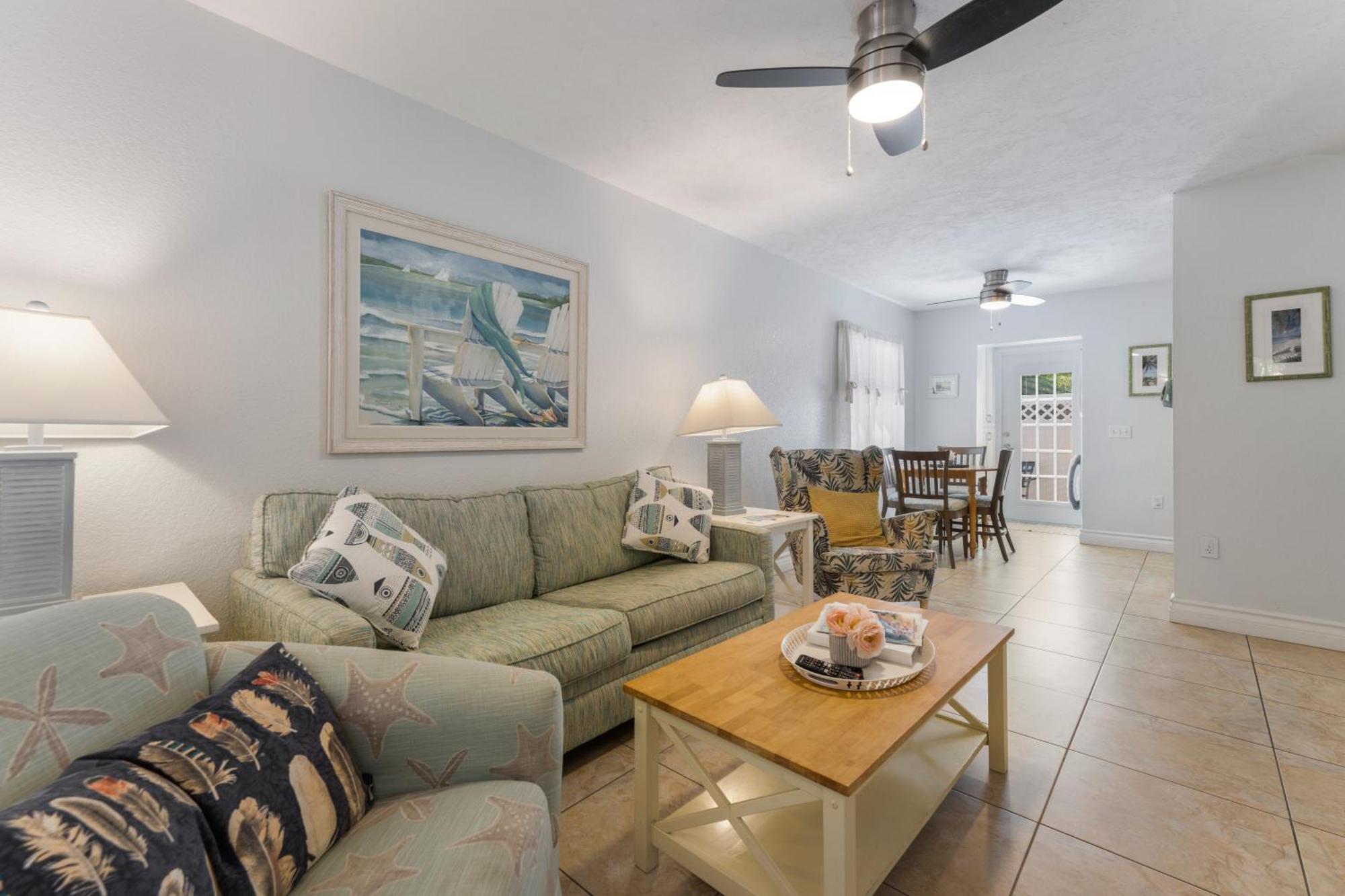 An Island Getaway At Palm Tree *