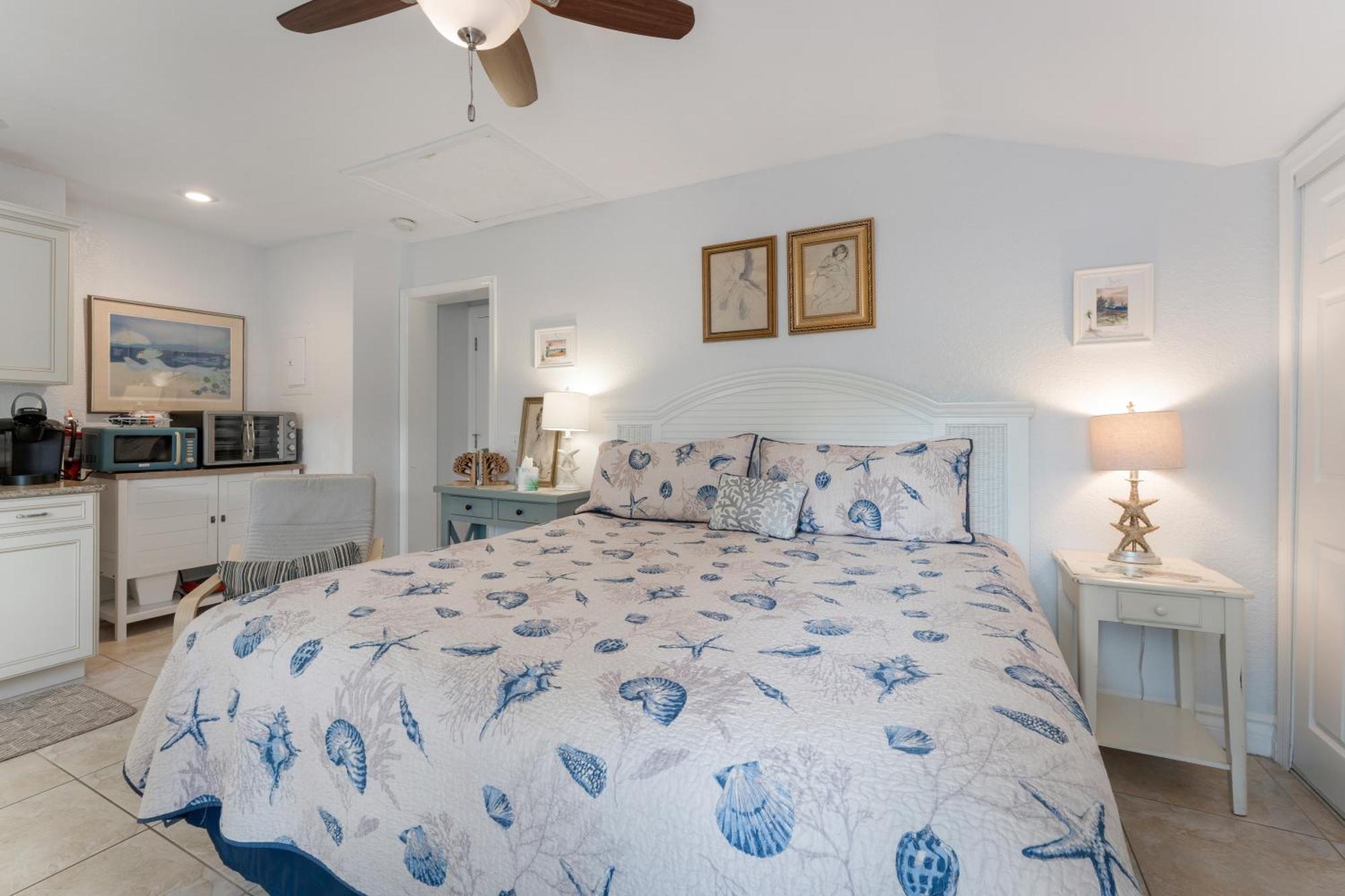 An Island Getaway At Palm Tree Holmes Beach