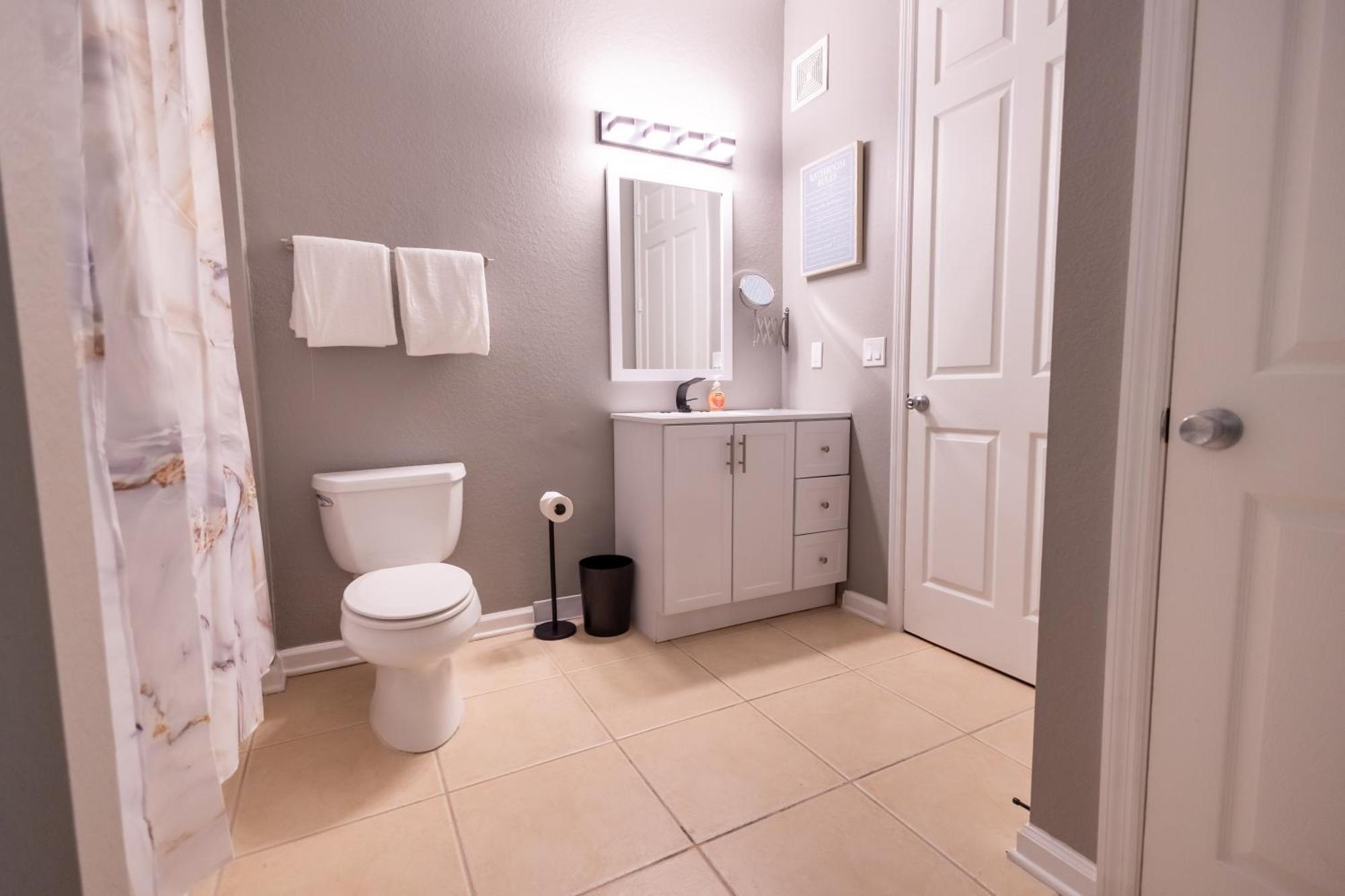 Apartment Parks- International Dr - Luxury Condominium- Fully Equipped - 3bed & 2 Bath- *