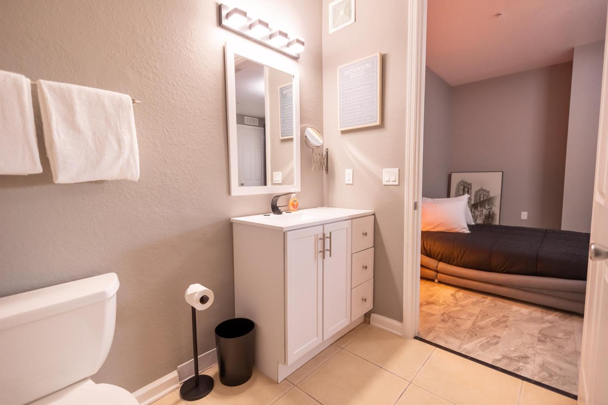 Parks- International Dr - Luxury Condominium- Fully Equipped - 3bed & 2 Bath-