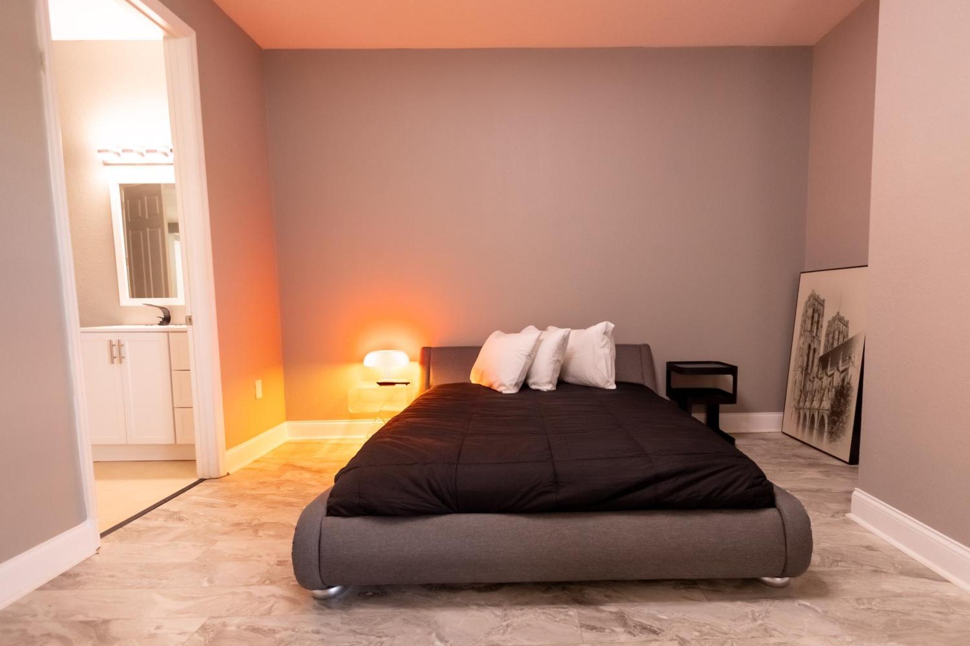 Apartment Parks- International Dr - Luxury Condominium- Fully Equipped - 3bed & 2 Bath- *