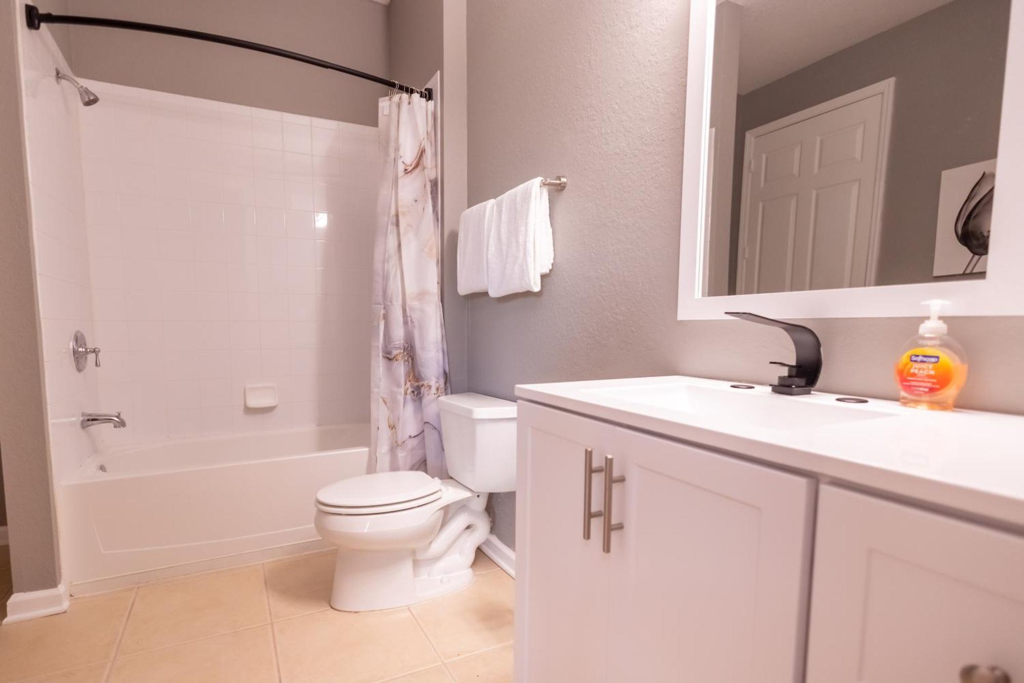 Parks- International Dr - Luxury Condominium- Fully Equipped - 3bed & 2 Bath- * Orlando