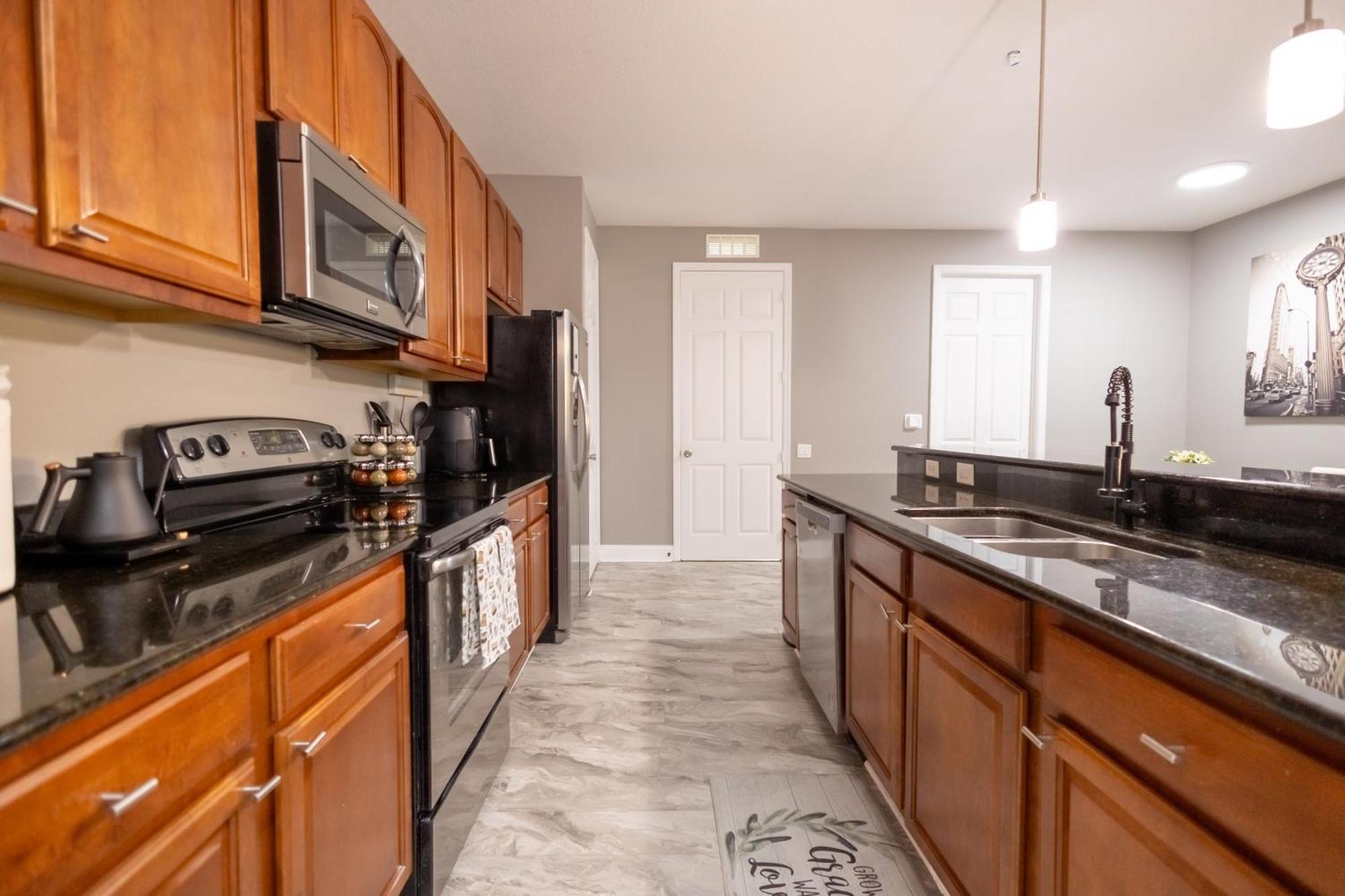 Parks- International Dr - Luxury Condominium- Fully Equipped - 3bed & 2 Bath-
